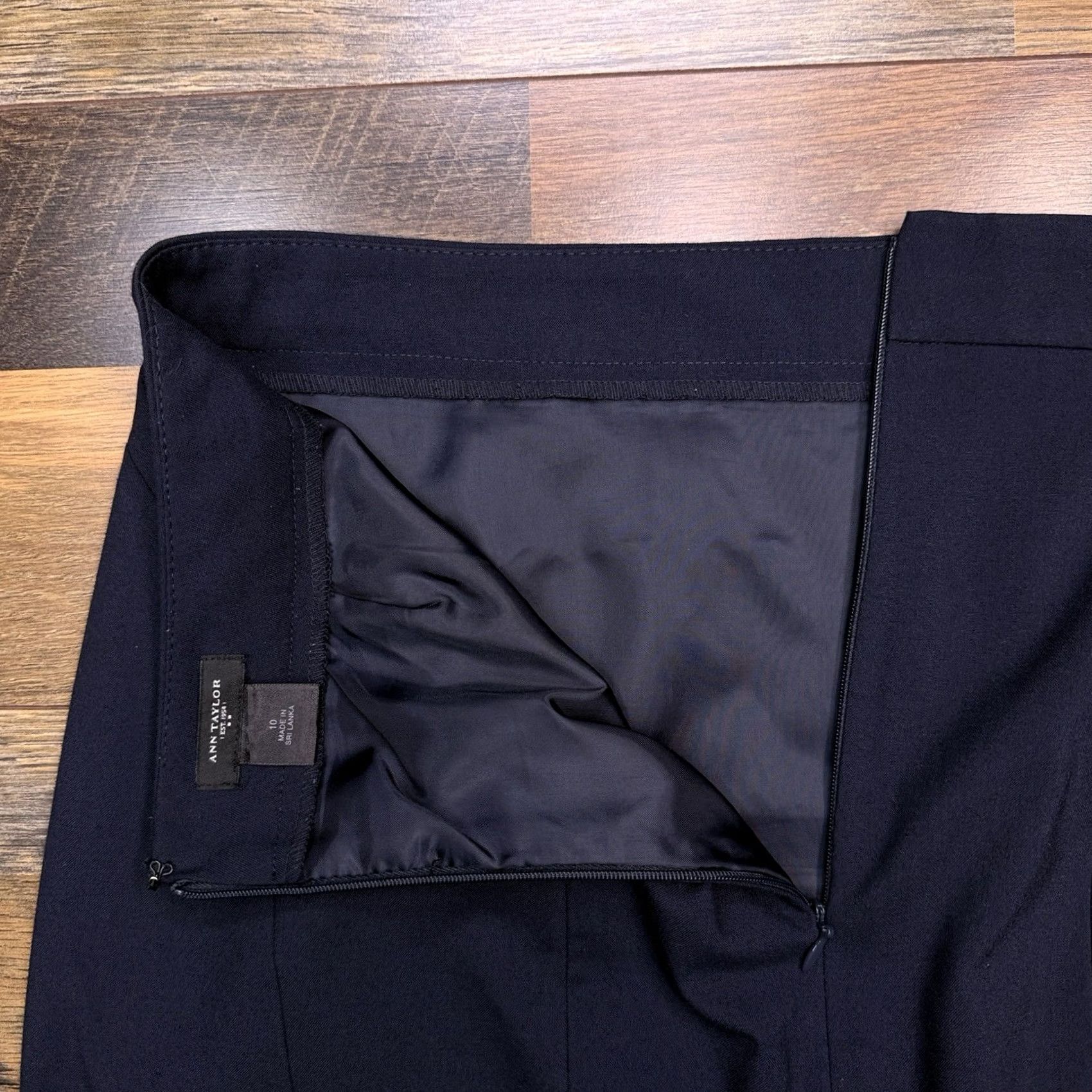 Ann Taylor Ann Taylor Pencil Skirt 10 Blue Stretch Lined Knee Length Skirt Womens Regular High Rise Zip Dry Clean Only Polyester Rayon Spandex Logo City 90s? Size 32" / US 10 / IT 46 - 6 Thumbnail