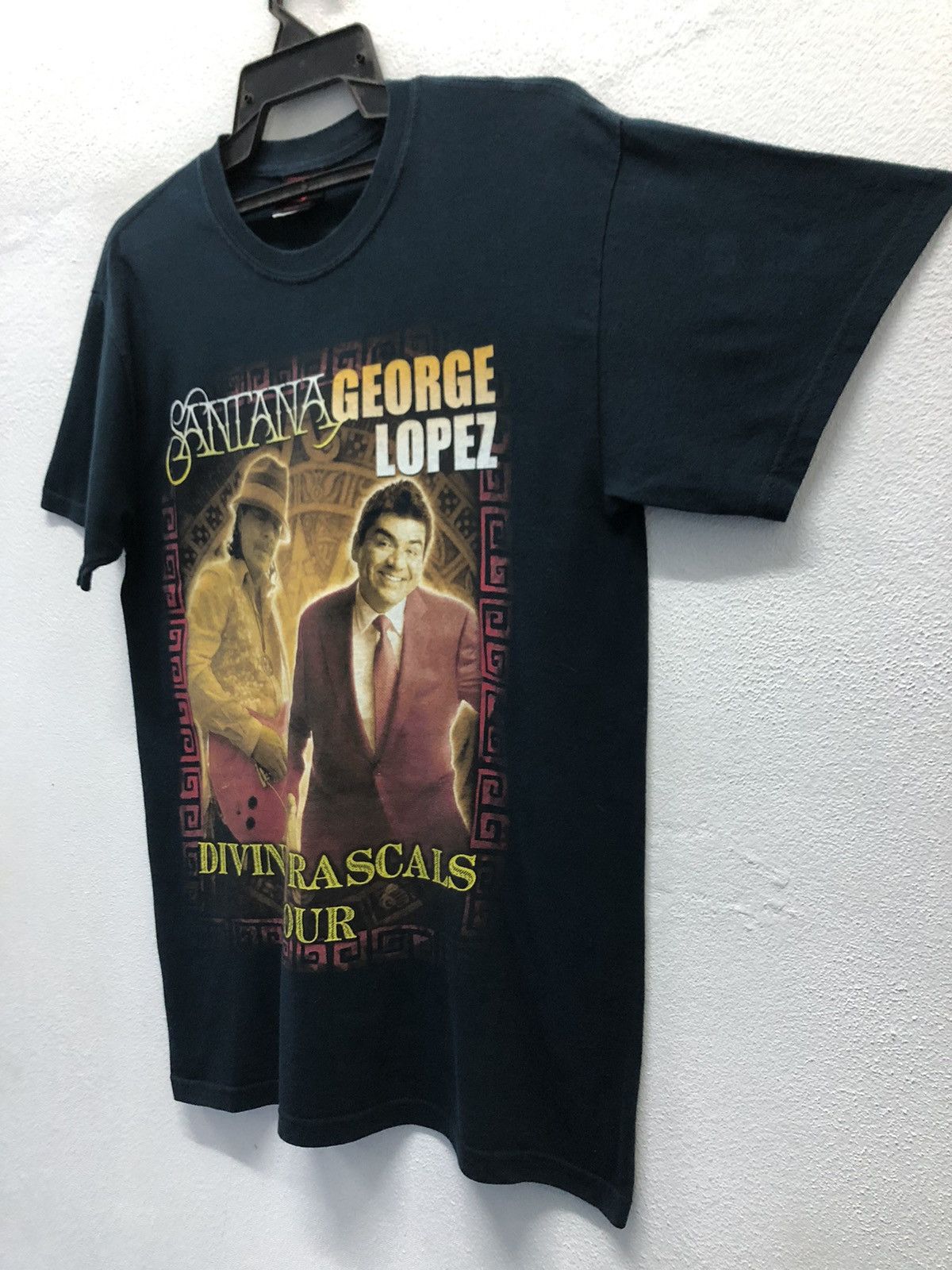 Vintage Vintage Santana George Lopez Divine Rascals Tour 2011 TShirt Size US M / EU 48-50 / 2 - 6 Thumbnail