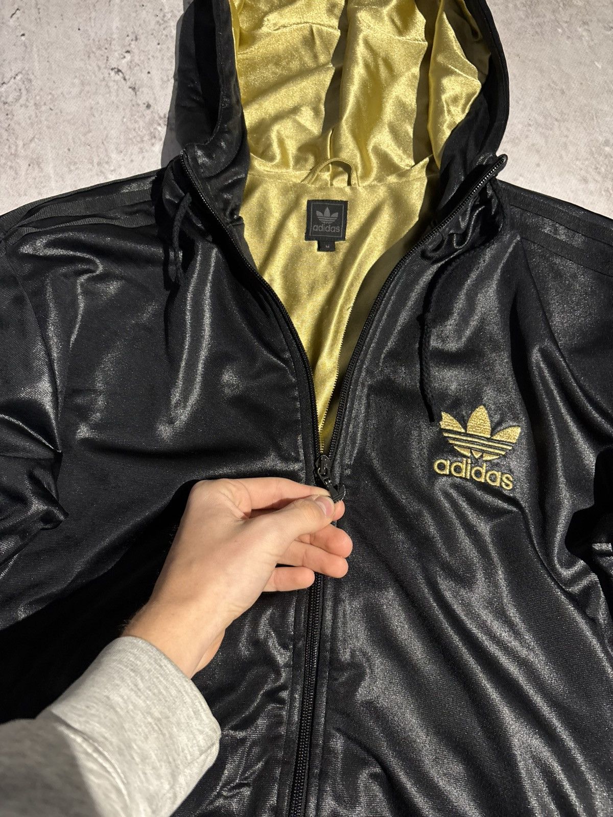 Adidas Rare 2000s Black Gold 3 Stripes Adidas Zip Chile 62 Japan Size US M / EU 48-50 / 2 - 7 Thumbnail