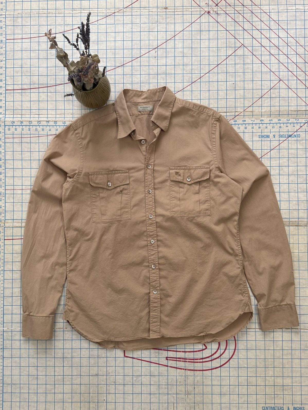 Burberry Burberry Two Pocket Light Tan Button Up Shirt Size LargeSlim Size US L / EU 52-54 / 3 - 1 Thumbnail