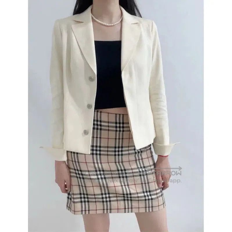 Burberry Burberry Short Wool Plaid Skirt in Khaki. Size 27" / US 4 / IT 40 - 2 Thumbnail