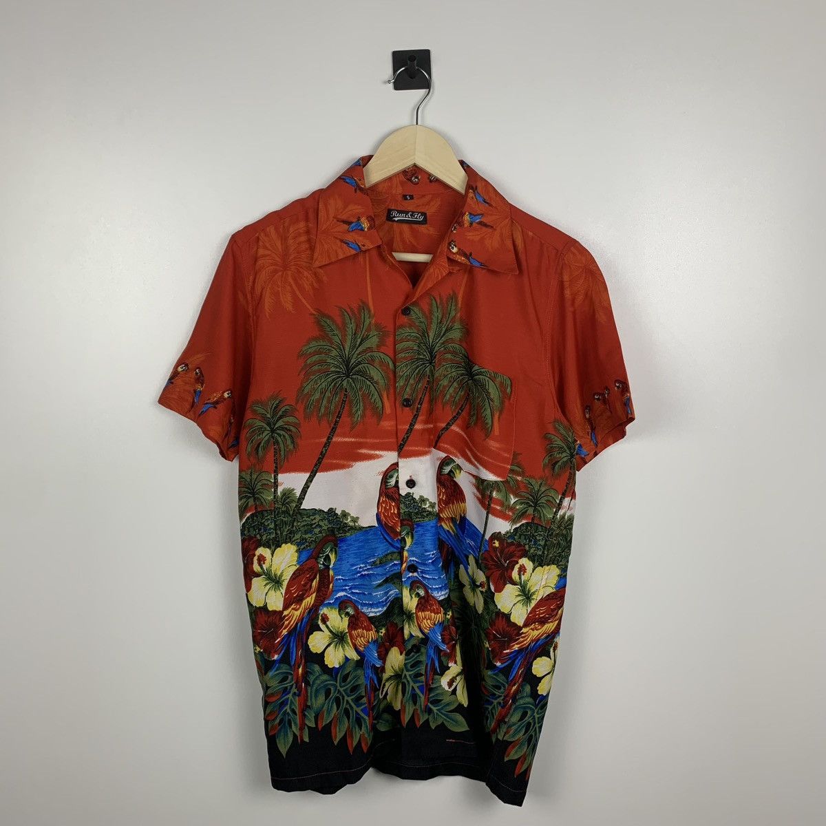 Vintage Run & Fly Crazy Floral Hawaiian Shirt Vintage Y2K Designer Size US S / EU 44-46 / 1 - 1 Thumbnail