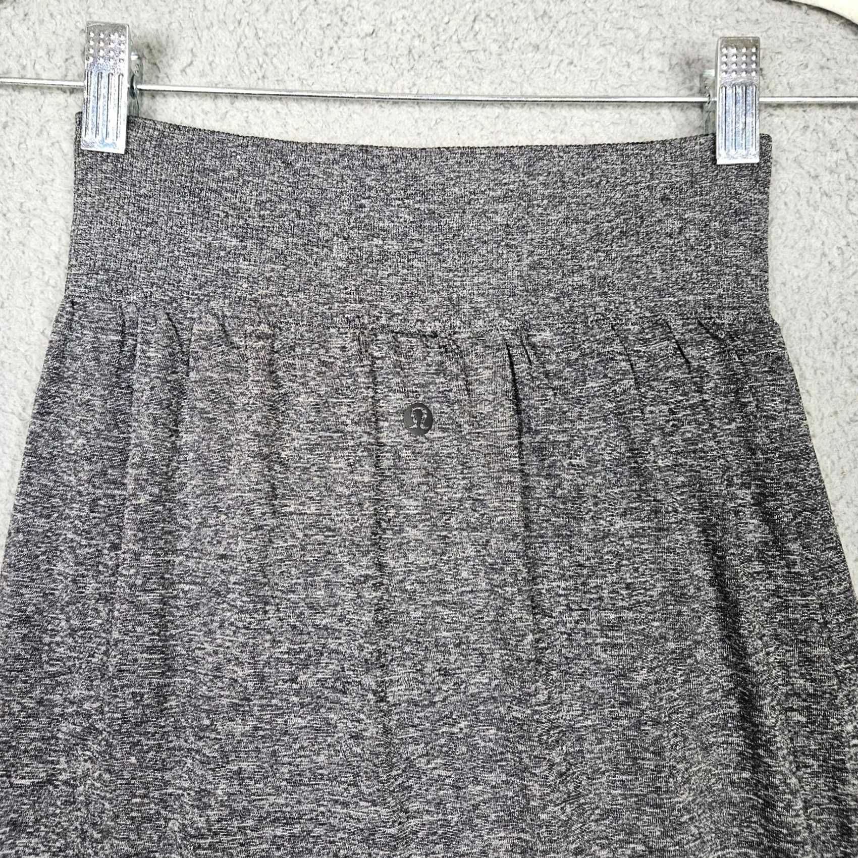 Lululemon Lululemon Heather Gray Boulevard Bliss Bubble Skirt Size 6 Skirt Women Short A-Line Casual Fit 6 Gray, Floral, All Seasons, Regular Size 28" / US 6 / IT 42 - 8 Thumbnail