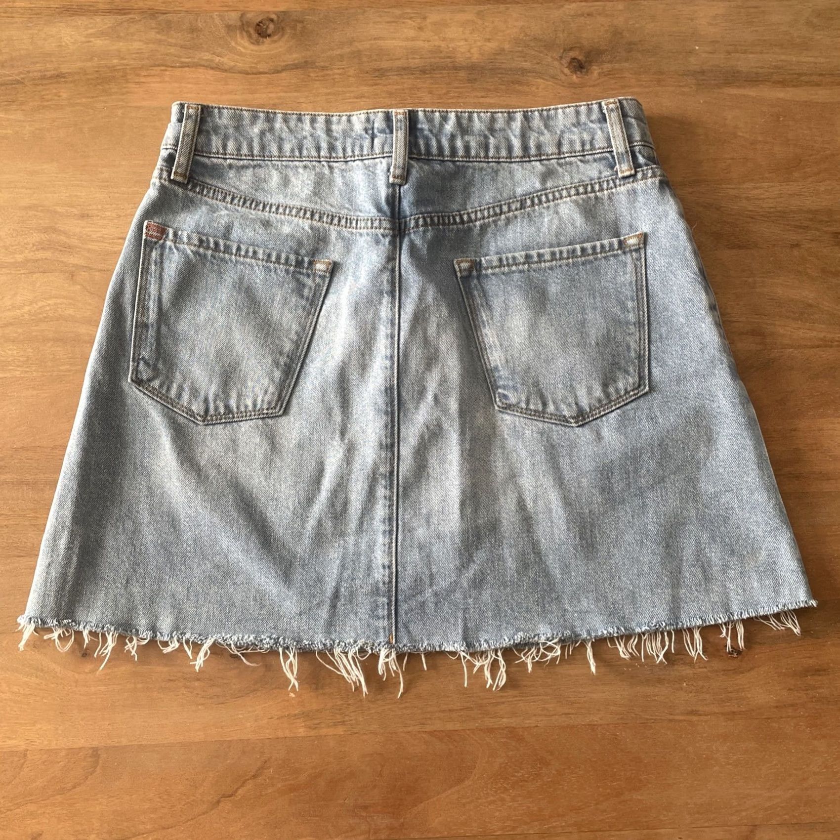 Urban Outfitters Urban Outfitters Denim Mini Skirt Womens Size Large 31 Waist Hi-Rise Raw Hem Blue Size 36" / US 14 / IT 50 - 2 Thumbnail