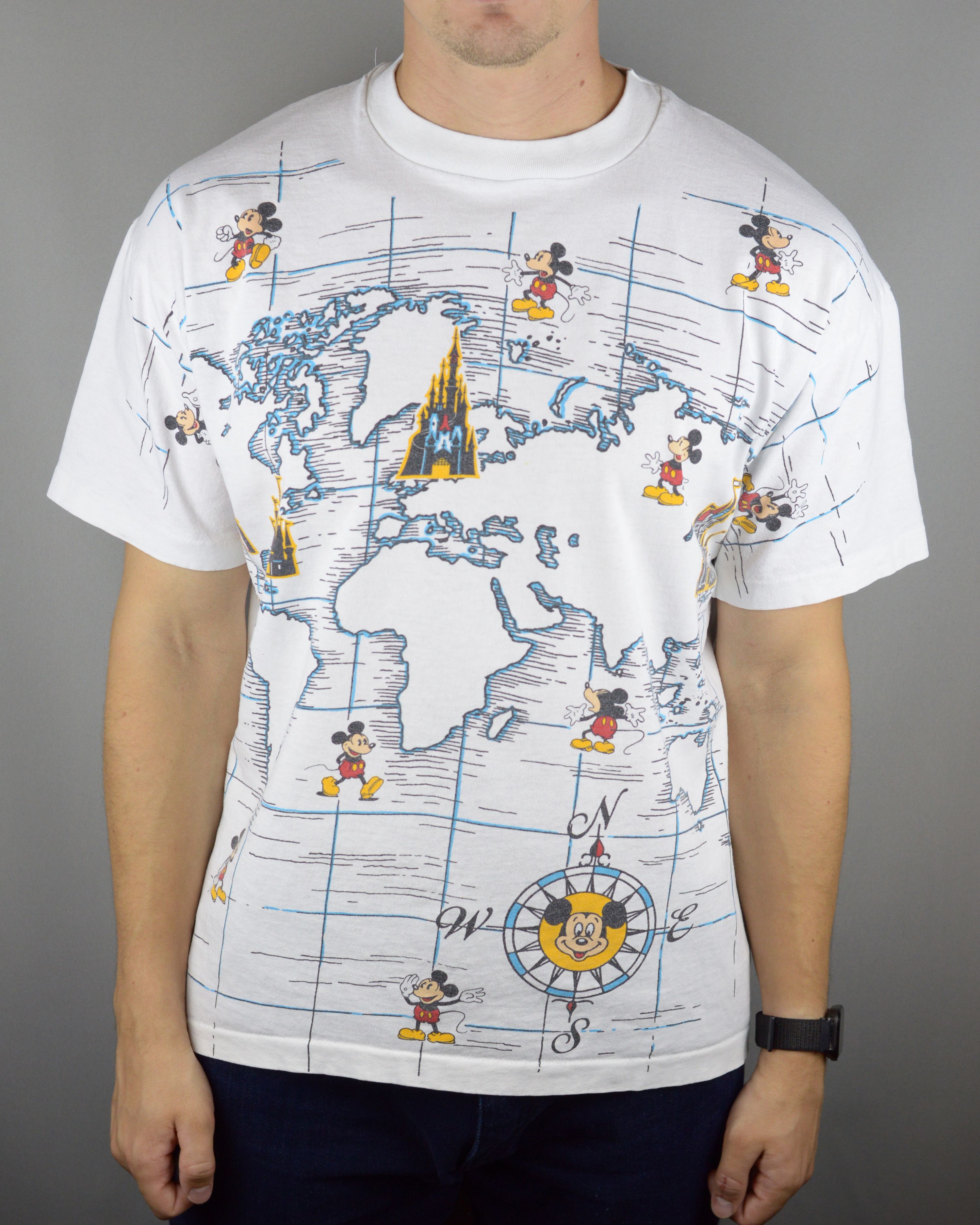 Disney × Vintage Vintage Disney Disneyland all over print 90s t shirt Size US L / EU 52-54 / 3 - 1 Thumbnail
