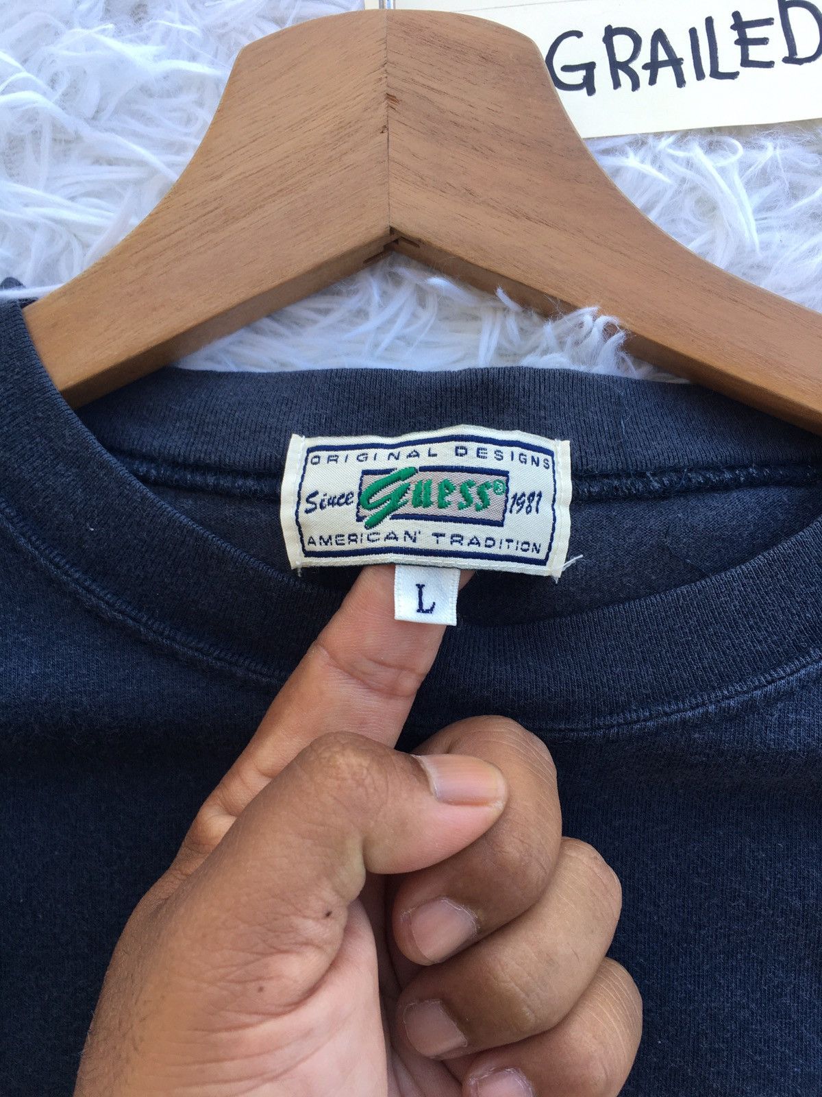 Guess Rare Vintage 90s Guess Big Logo Tshirt Size US L / EU 52-54 / 3 - 9 Thumbnail