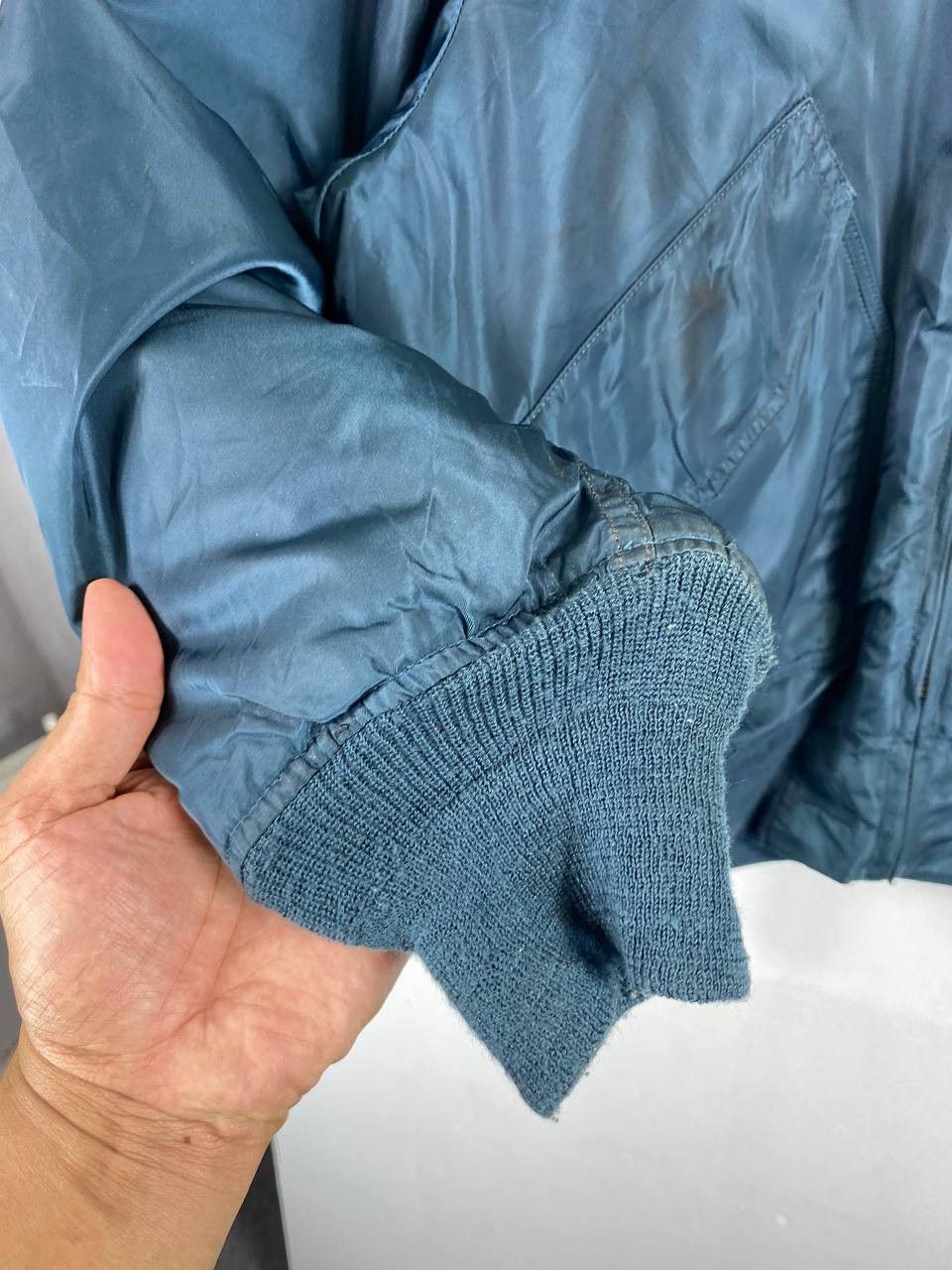 Alpha Industries alpha industries bomber jacket slightly distressed Size US L / EU 52-54 / 3 - 8 Thumbnail
