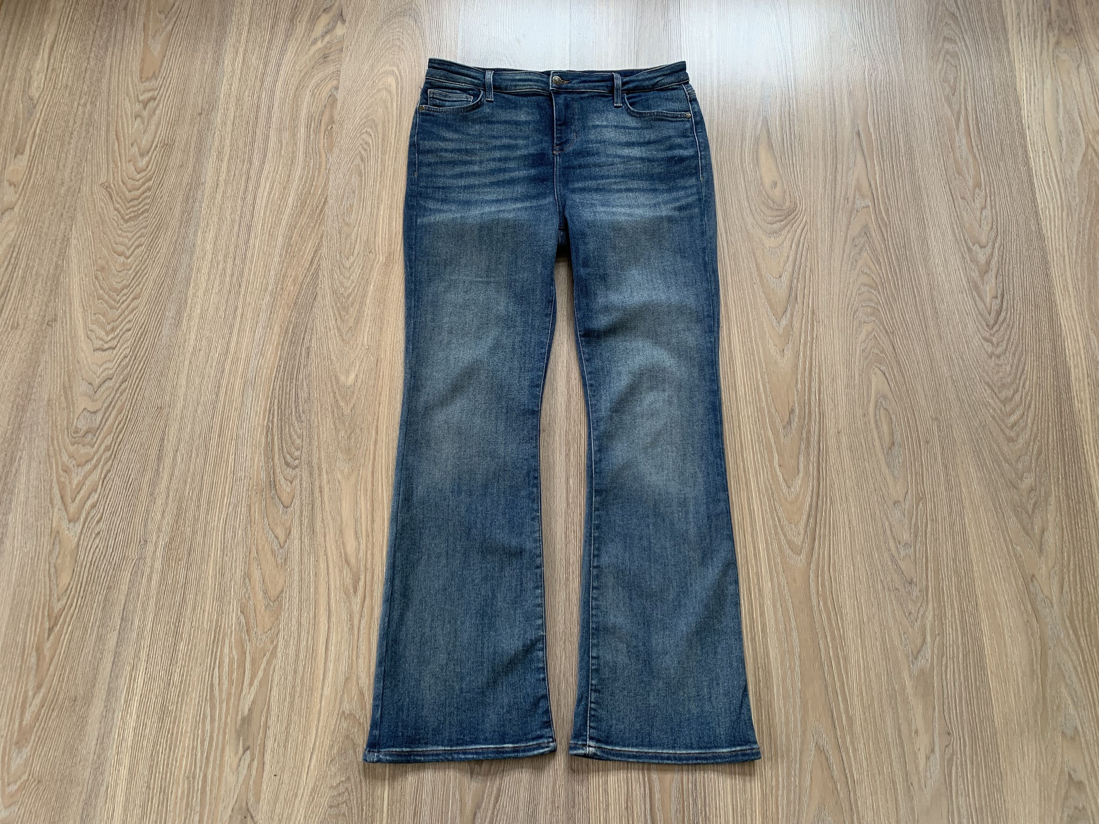 Guess Guess Women’s Mid Rise Bootcut Bell Bottom Stretch Jeans Size 32" / US 10 / IT 46 - 1 Thumbnail