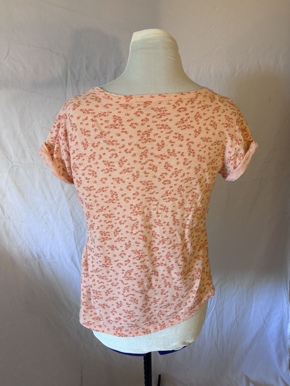 Other a.n.a Cuff Sleeve Scoop Neck Pocket Floral Tee Size S / US 4 / IT 40 - 6 Thumbnail