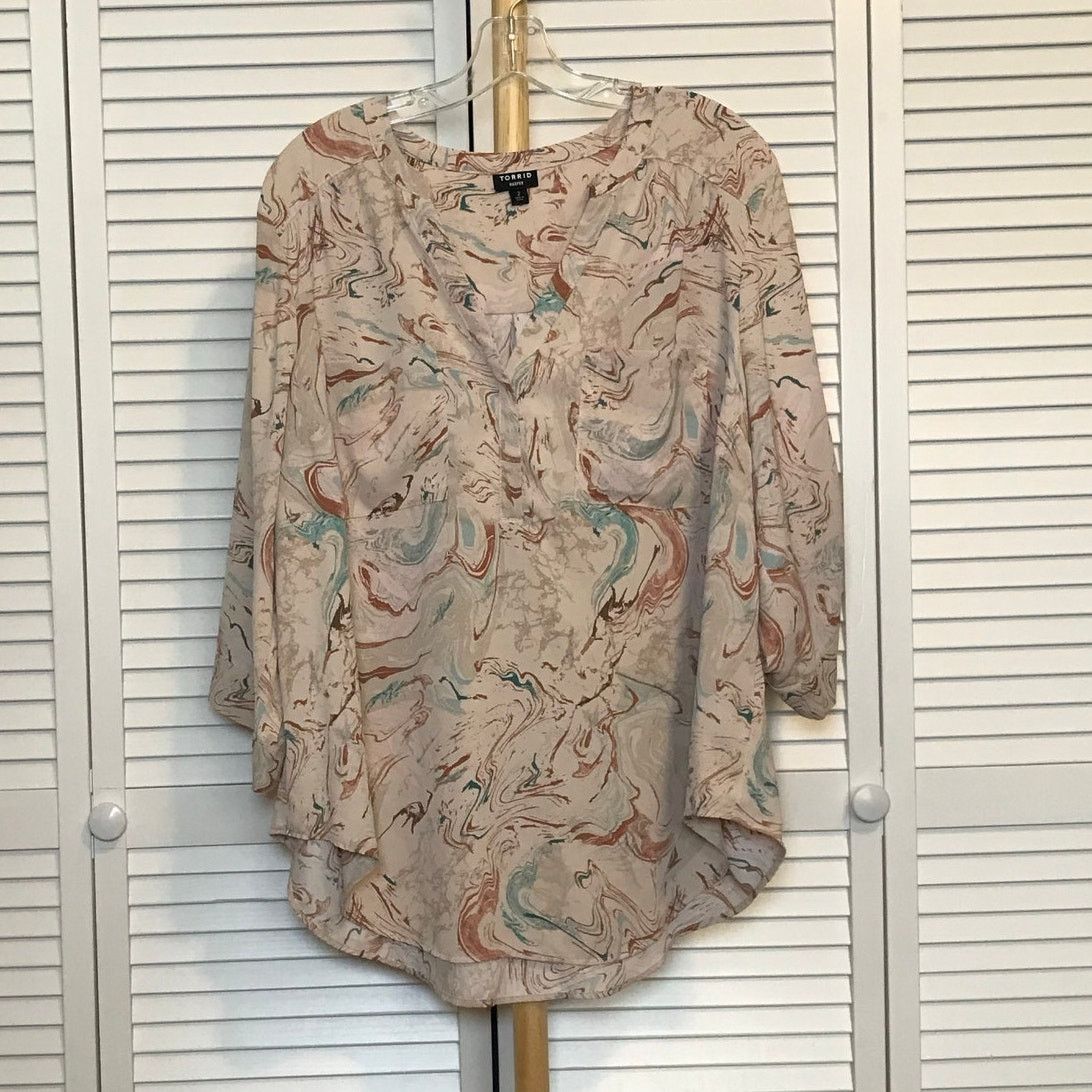 Other Torrid Harper V-Neck 3/4 Roll-Tab Sleeve Blouse 2X Size XXL / US 16-18 / IT 52-54 - 1 Thumbnail