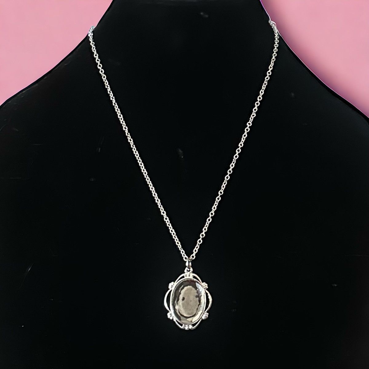 Other Silver tone glass cameo pendant necklace Size ONE SIZE - 1 Thumbnail