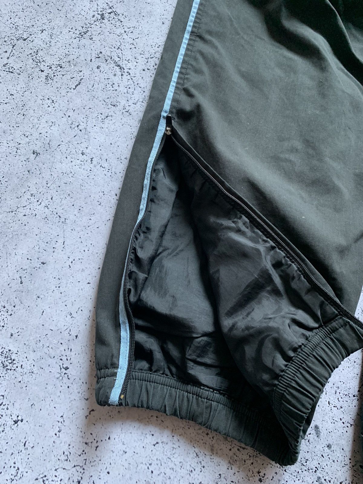 Nike Vintage Nike Nylon Baggy Track Pants Y2K Drill Pants USA 90s Size US 32 / EU 48 - 5 Thumbnail