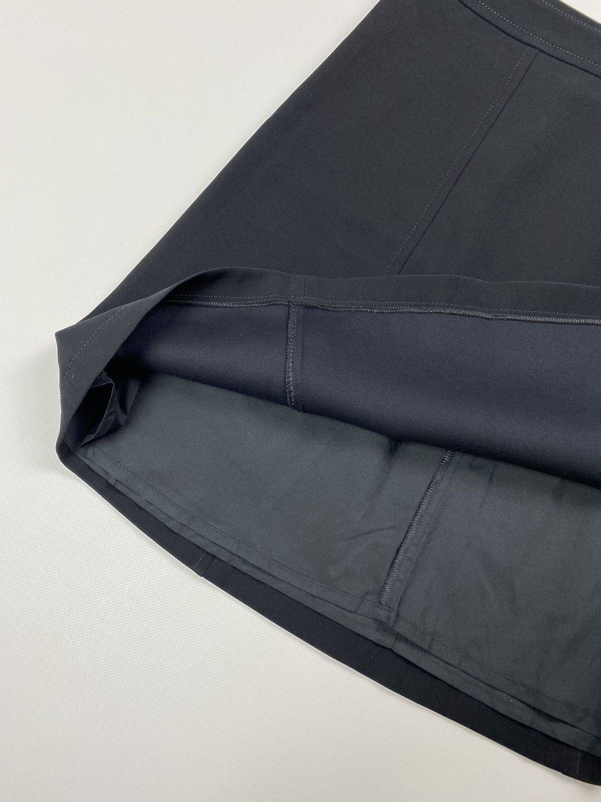 Louis Vuitton Lv Louis Vuitton Uniforms ladies skirt size 38 / M Size 26" / US 2 / IT 38 - 6 Thumbnail