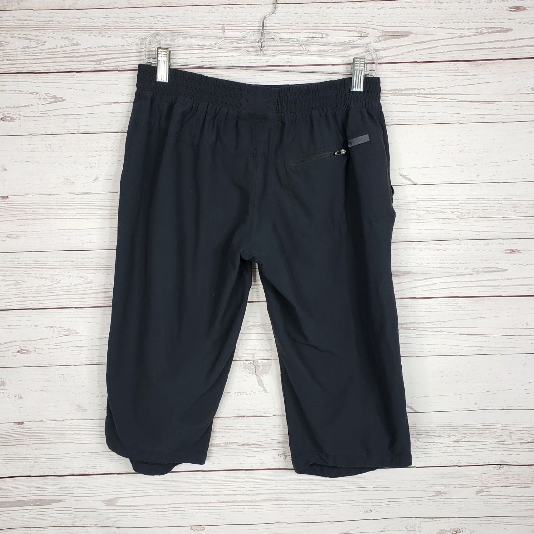 Mountain Hardwear Mountain Hardwear Womens Capri Pants Sz 8 Black Mid Rise Nylon Blend Pants Capri Women 8 Black Mid Rise Nylon Blend Size 30" / US 8 / IT 44 - 2 Thumbnail