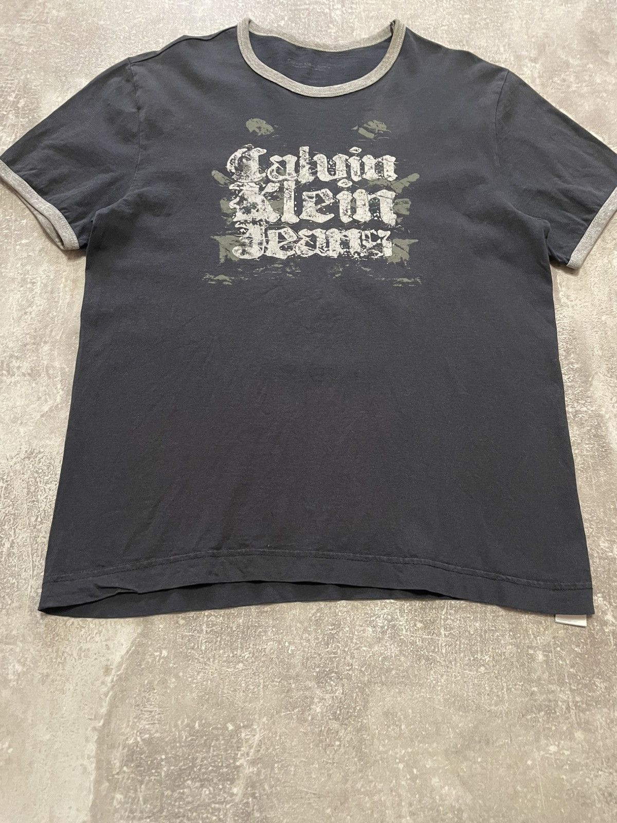 Calvin Klein Vintage Calvin Klein Jeans Tribal Style Y2K T-Shirt 90s Size US M / EU 48-50 / 2 - 3 Thumbnail