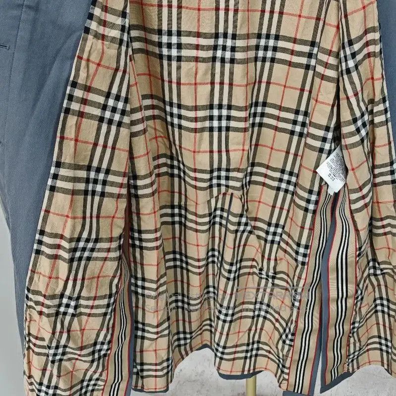 Burberry Burberry Cotton Check Mid-Length Trench Coat. Size M / US 6-8 / IT 42-44 - 7 Thumbnail