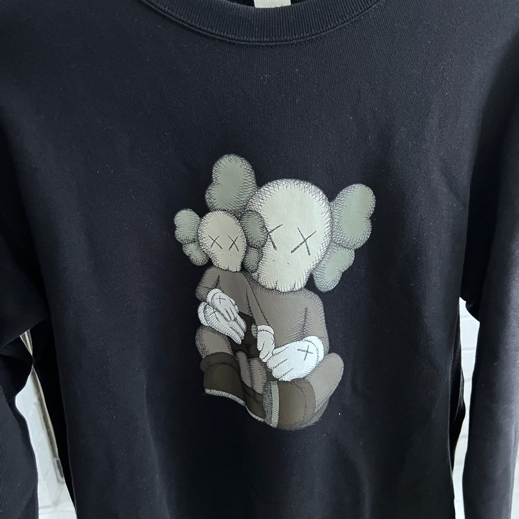Uniqlo Uniqlo Kaws UT Graphic Black Crewneck Sweatshirt Pullover Size US L / EU 52-54 / 3 - 4 Thumbnail