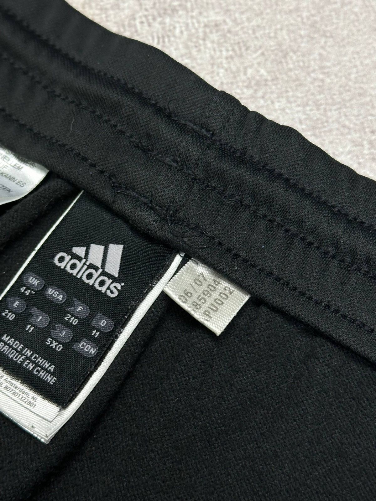 Adidas Vintage Adidas Liverpool Baggy Nylon Track Pants L Size US 34 / EU 50 - 6 Thumbnail