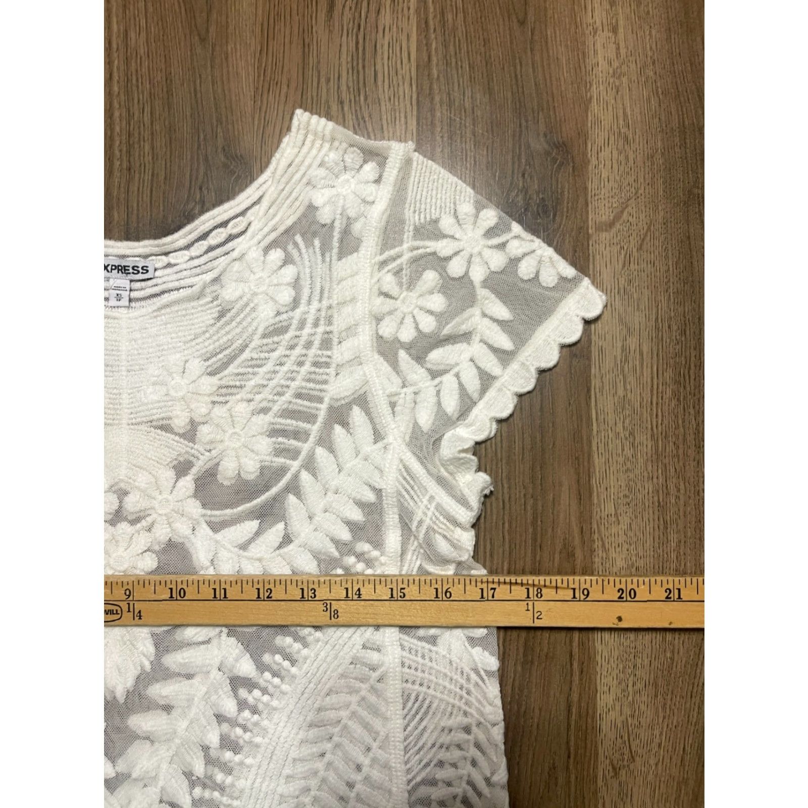 Express Express Shirt Women's XS White Floral Lace Lightweight Size XS / US 0-2 / IT 36-38 - 6 Thumbnail