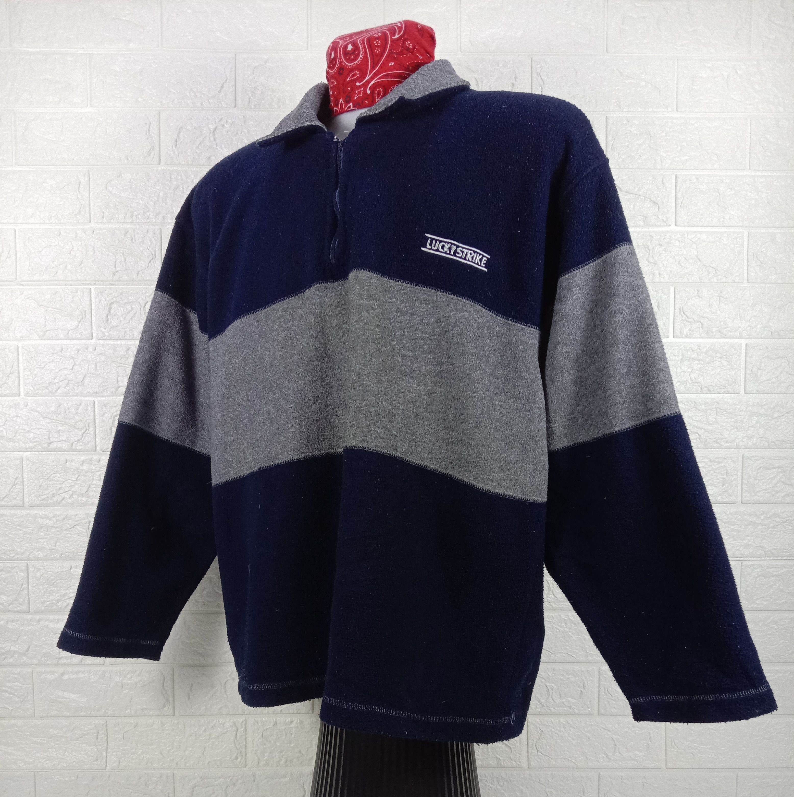 Vintage Vintage Lucky Strike Fleece Sweater Size US L / EU 52-54 / 3 - 4 Thumbnail