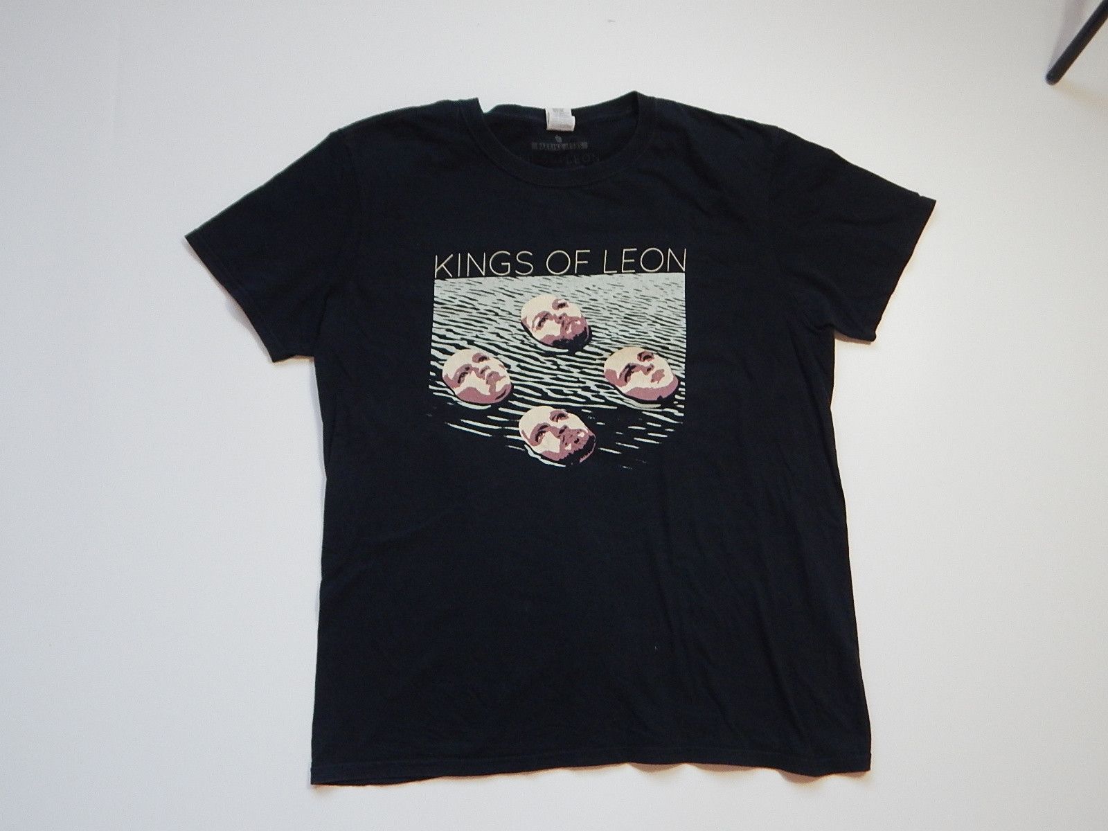 Band Tees kings of leon walls tour indie rock band tee Size US L / EU 52-54 / 3 - 1 Thumbnail