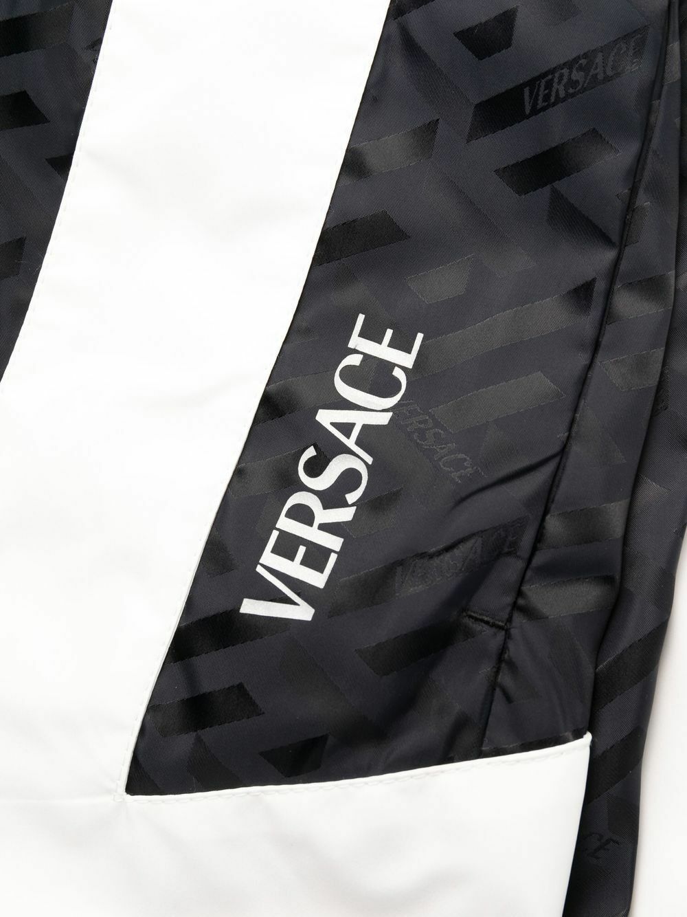 Versace o1y0525 Logo Jogger & Sweatpant in Black/White Size US 36 / EU 52 - 2 Thumbnail