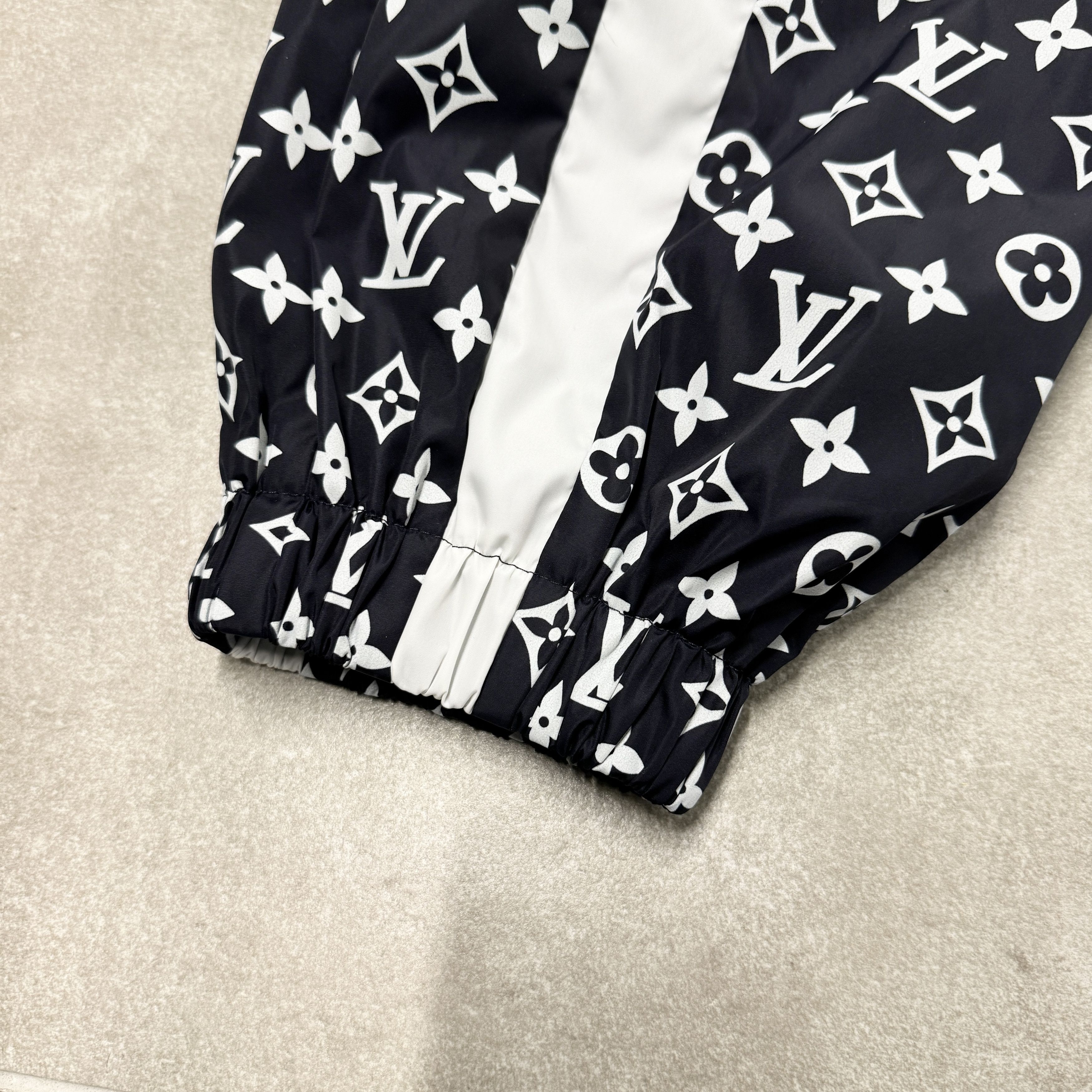 Louis Vuitton Louis Vuitton 1AFWQB Monogram Track Pants RRP £1720 Size US 30 / EU 46 - 8 Thumbnail