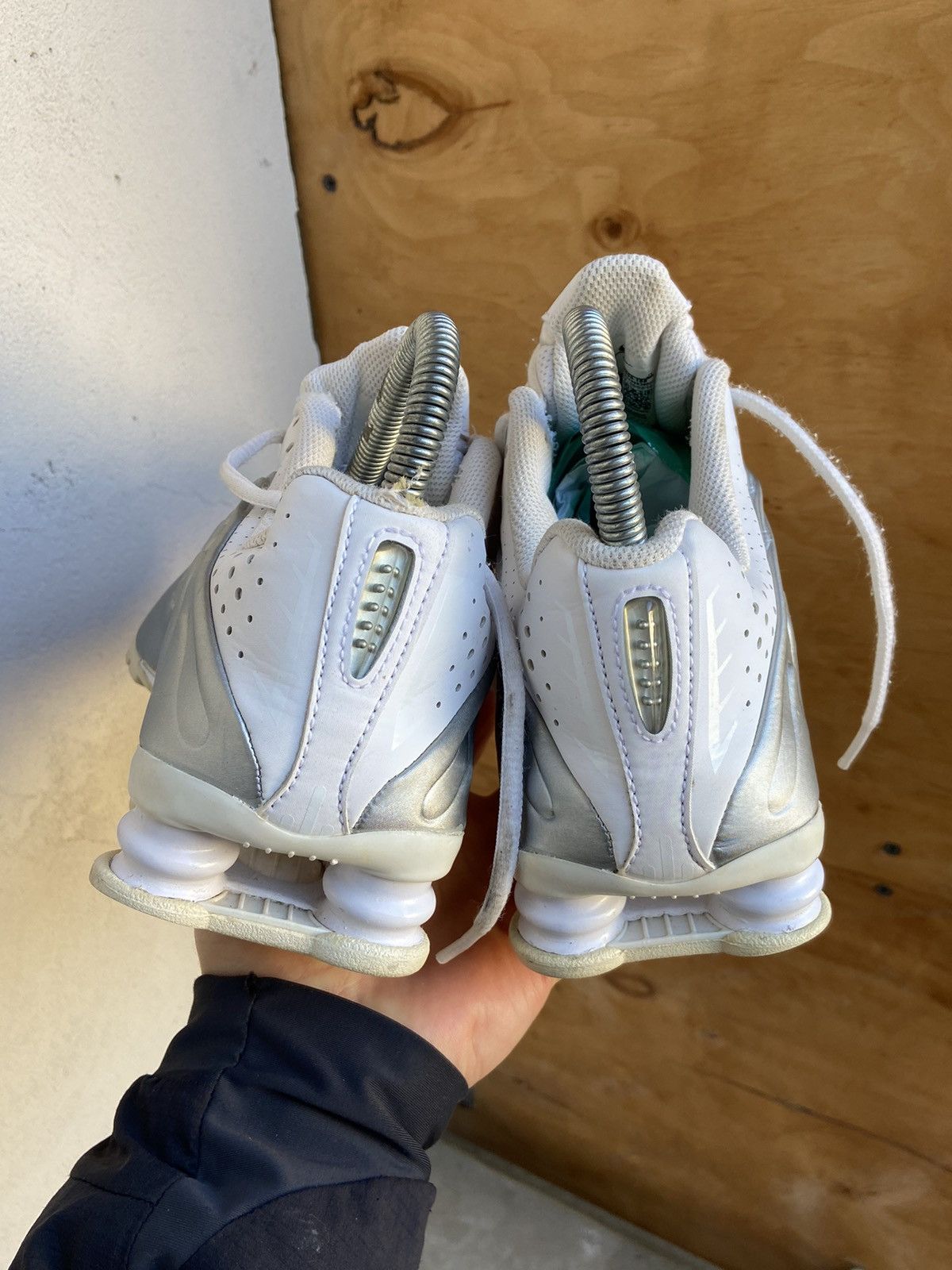Nike NIKE SHOX R4 WHITE BQ4000-100 Low Top Sneakers Size US 8 / IT 38 - 9 Thumbnail
