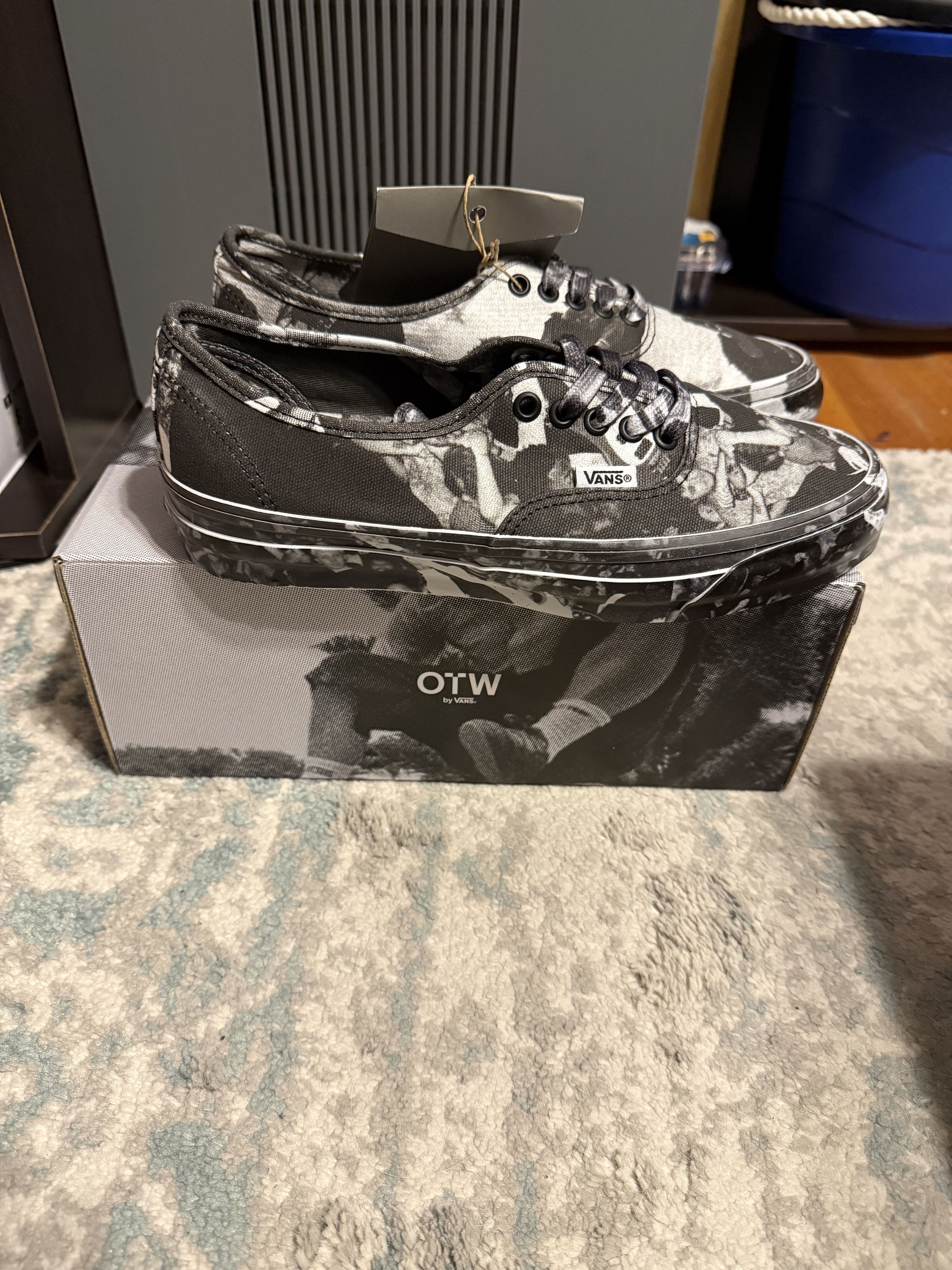 Vans Vans OTW Authentic 44 x Atiba Jefferson Photo Print Grey Size US 7.5 / EU 40-41 - 2 Thumbnail