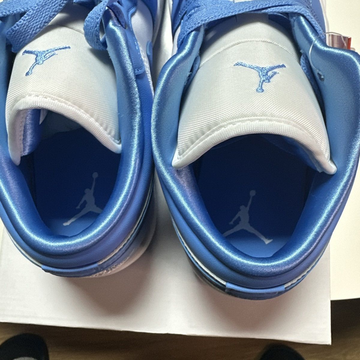 Jordan Brand × Nike *NEW* size 9 US Women JORDAN 1 UNC Low University Blue Size US 9 / IT 39 - 8 Thumbnail