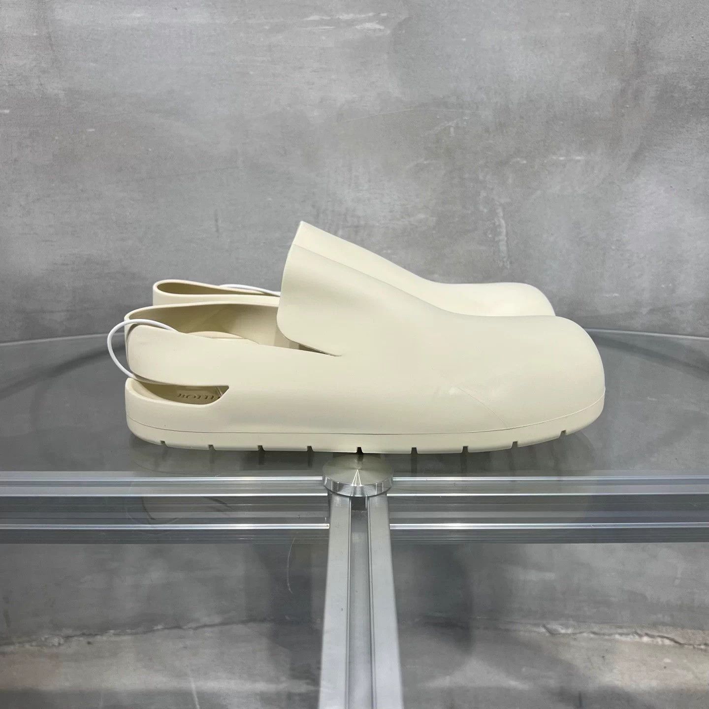 Bottega Veneta Bottega Veneta Puddle Mule White 43 Size US 12 / IT 42 - 4 Thumbnail