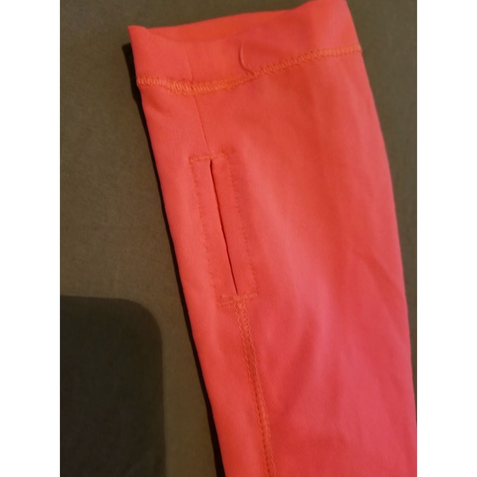 Under Armour Womens Under Armour Shirt S Small Orange Athletic Gym Workout Long Sleeve Size S / US 4 / IT 40 - 7 Thumbnail