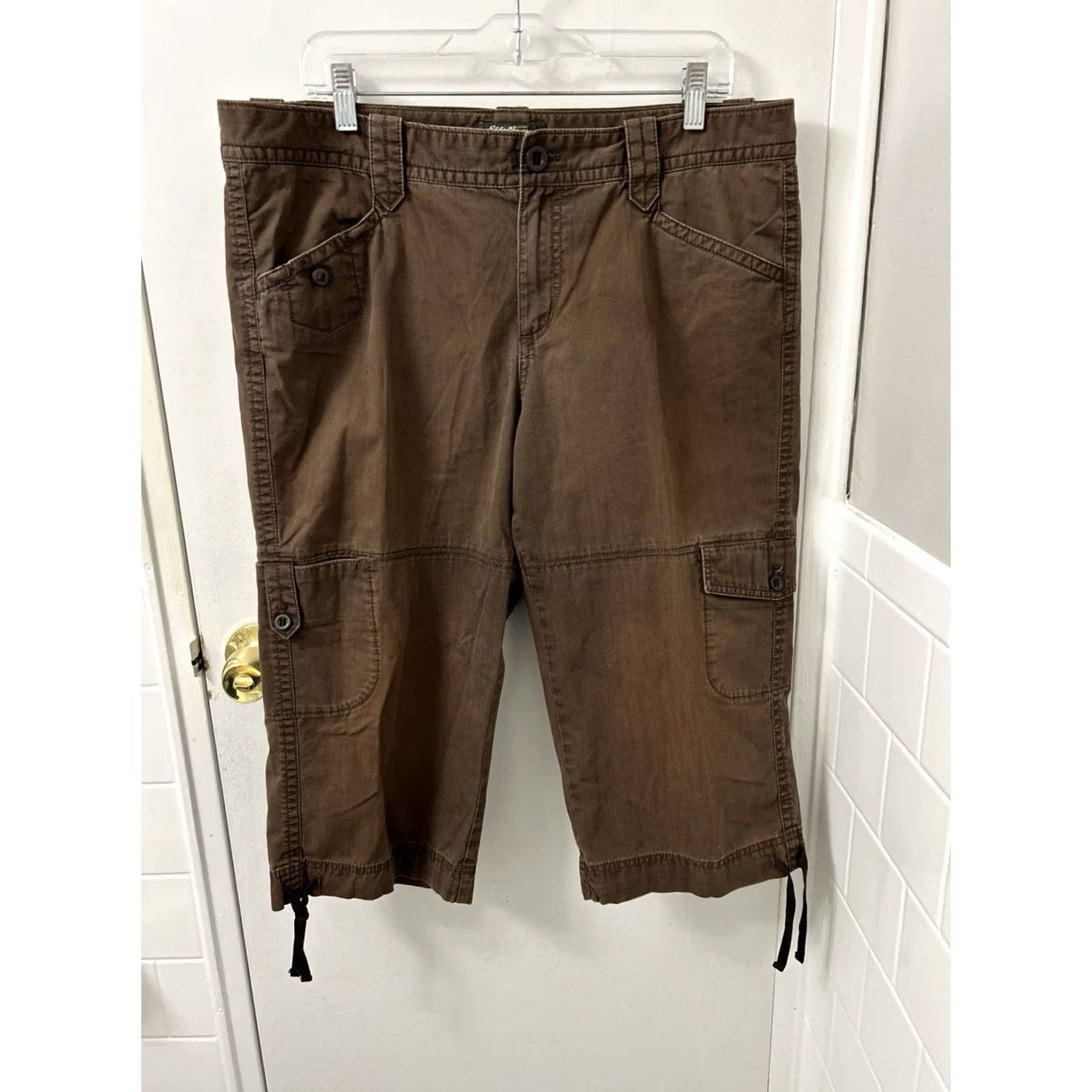 Eddie Bauer Eddie Bauer Cargo Pants Womens 14 Brown Cotton Straight Capri Inseam 18 Adjustab le Hem Pockets Casual Outdoor Vintage: No Size 36" / US 14 / IT 50 - 2 Thumbnail