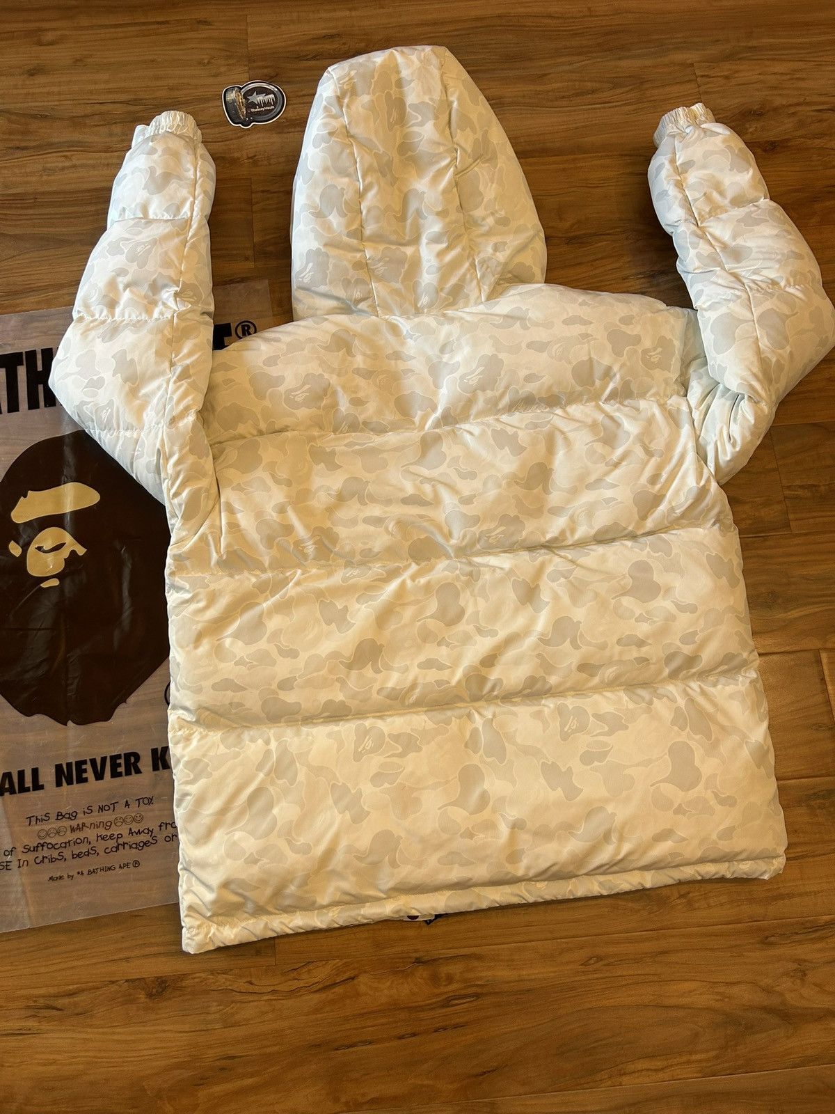 Bape NEW Bape Womens Apee White Camo Down Jacket Size S / US 4 / IT 40 - 6 Thumbnail