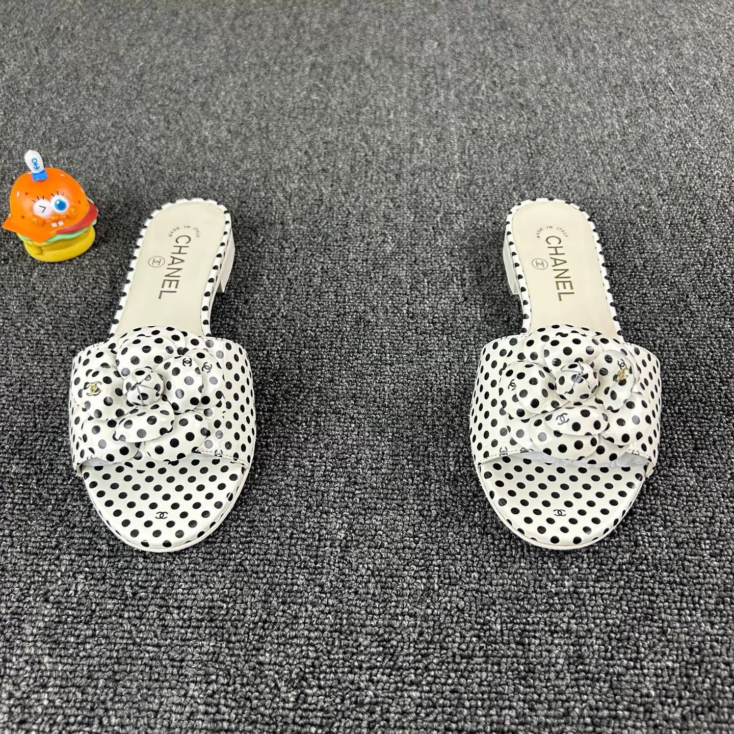 Chanel Chanel White Polka Dot Camellia Slippers 37.5 Size US 7 / IT 37 - 2 Thumbnail