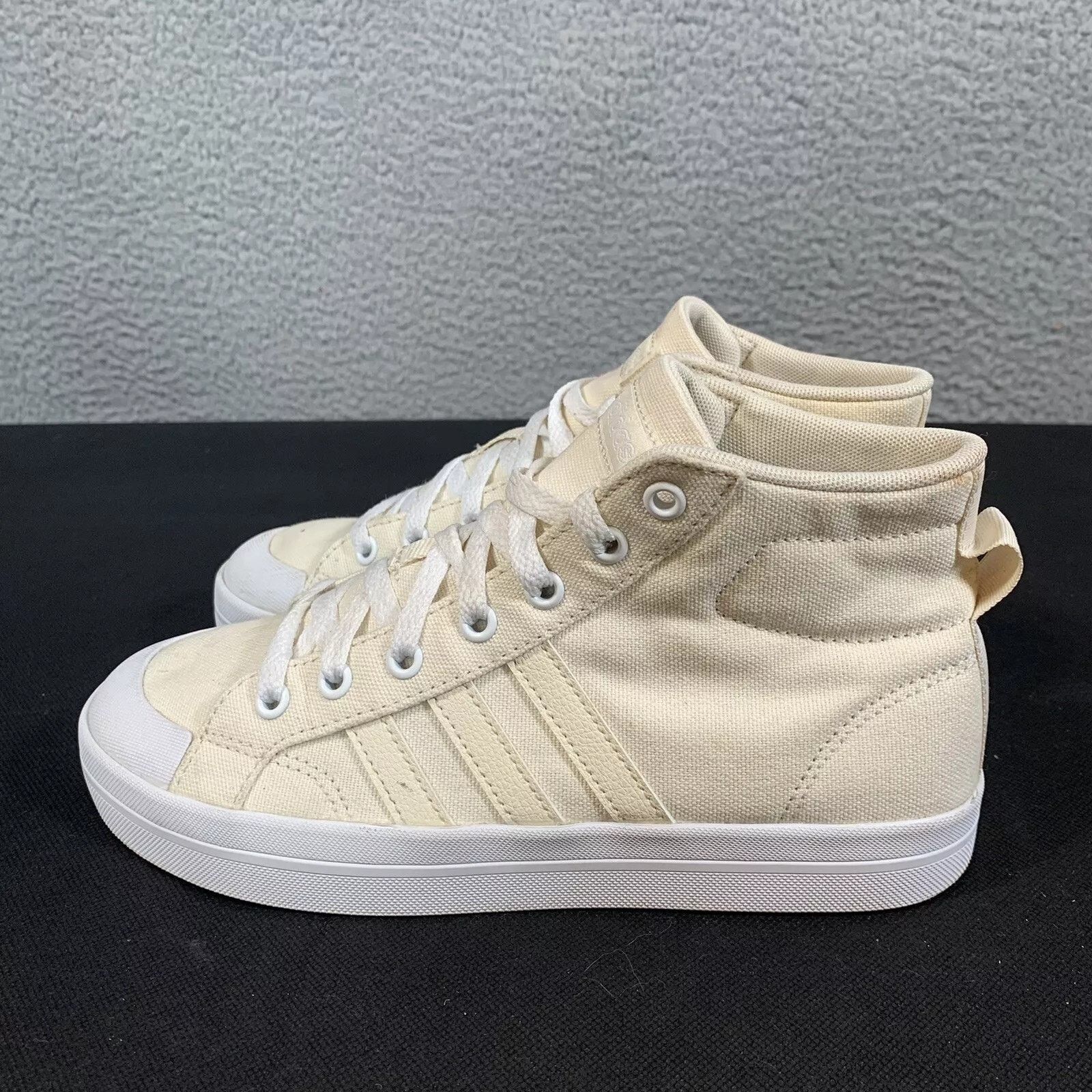 Adidas Adidas Womens Bravada GY5042 Womens Size 6 Size US 11 / IT 41 - 2 Thumbnail
