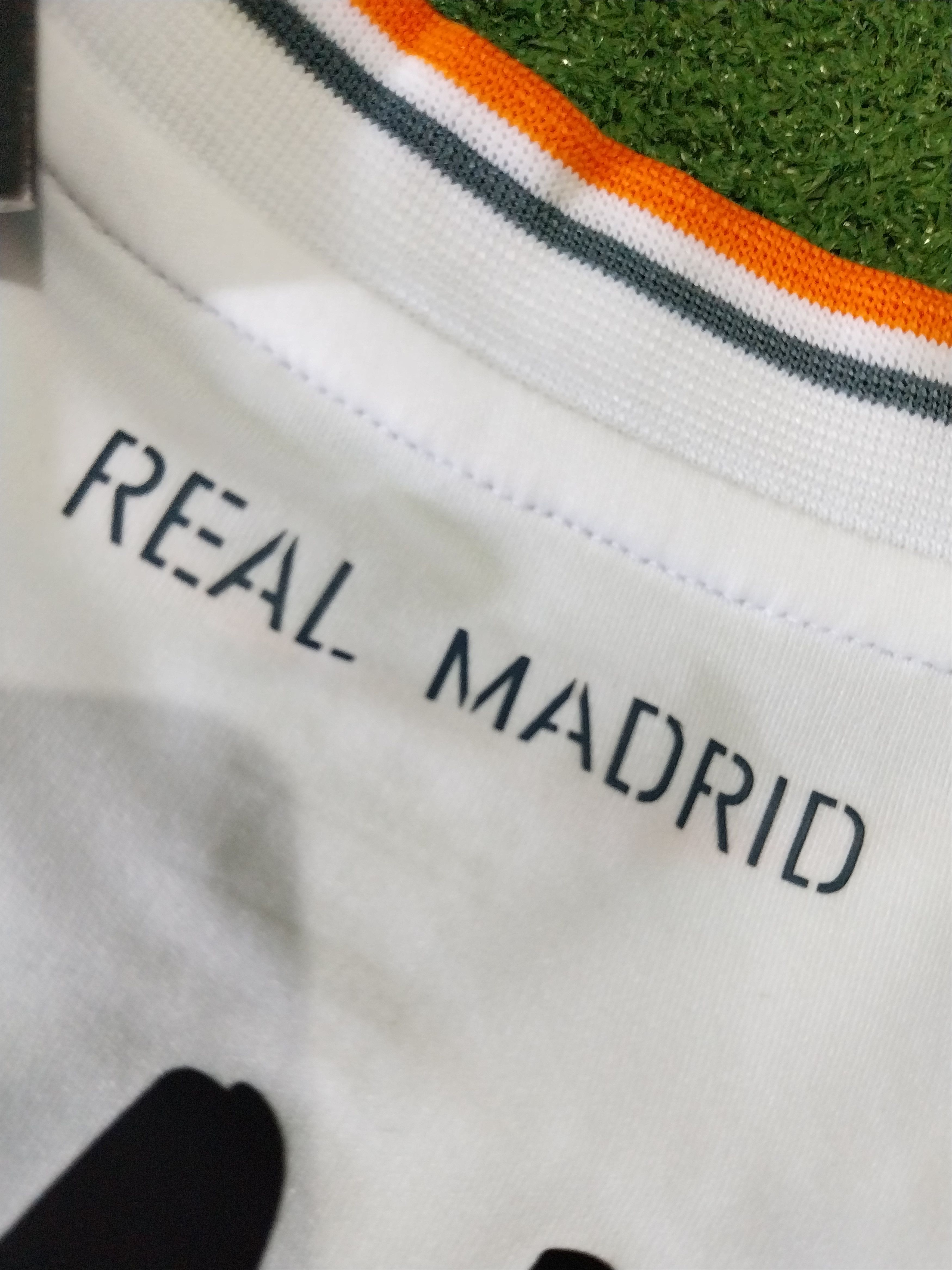 Adidas Real madrid home 2013/2014 cristiano ronaldo jersey football Size US S / EU 44-46 / 1 - 11 Thumbnail