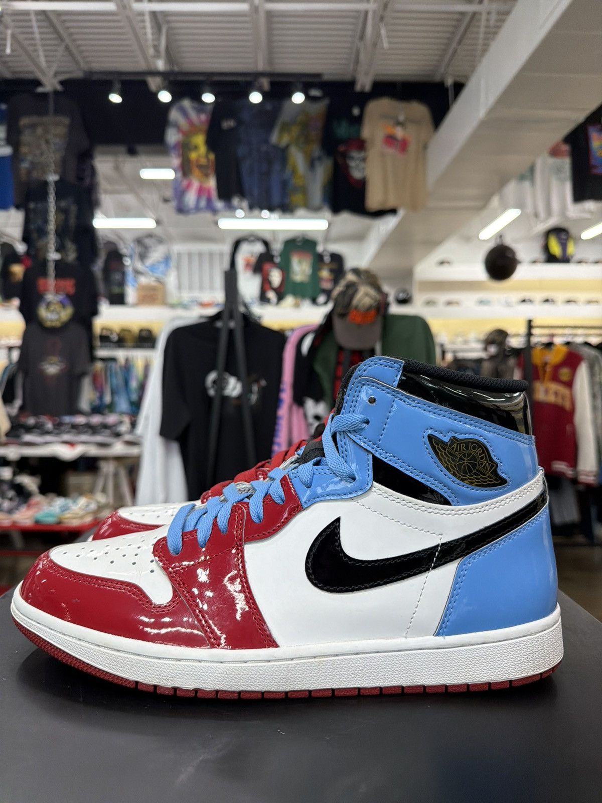 Jordan Brand Jordan 1 Fearless UNC Chicago Size 11 (2019) Size US 11 / EU 44 - 7 Thumbnail