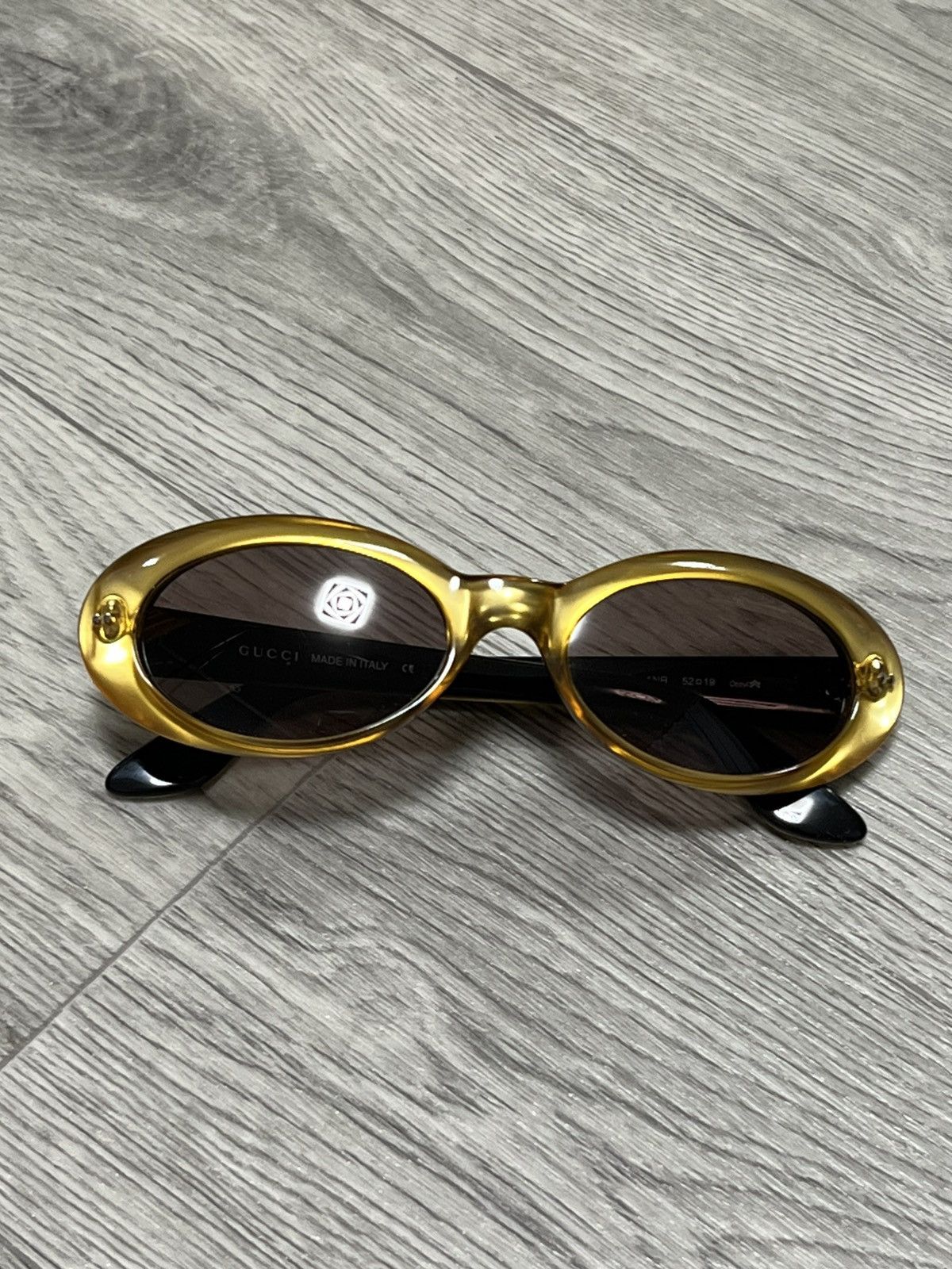 Vintage Gucci Vintage gold sunglasses with black inner temples Size ONE SIZE - 2 Thumbnail