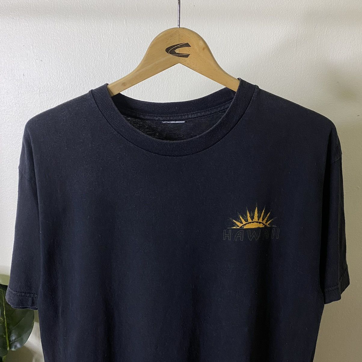 Vintage Vintage 1990s Hawaiian Island Surf Style Tee Size US M / EU 48-50 / 2 - 5 Thumbnail