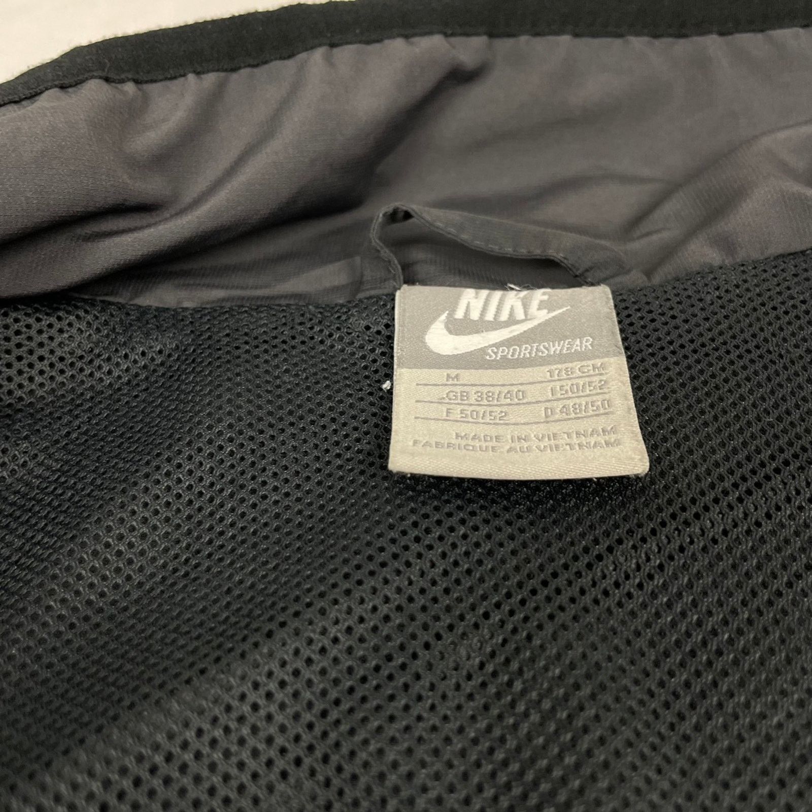 Nike Vintage Nike Jumpsuit Windbreaker Jacket Size M Grey Size US M / EU 48-50 / 2 - 18 Thumbnail