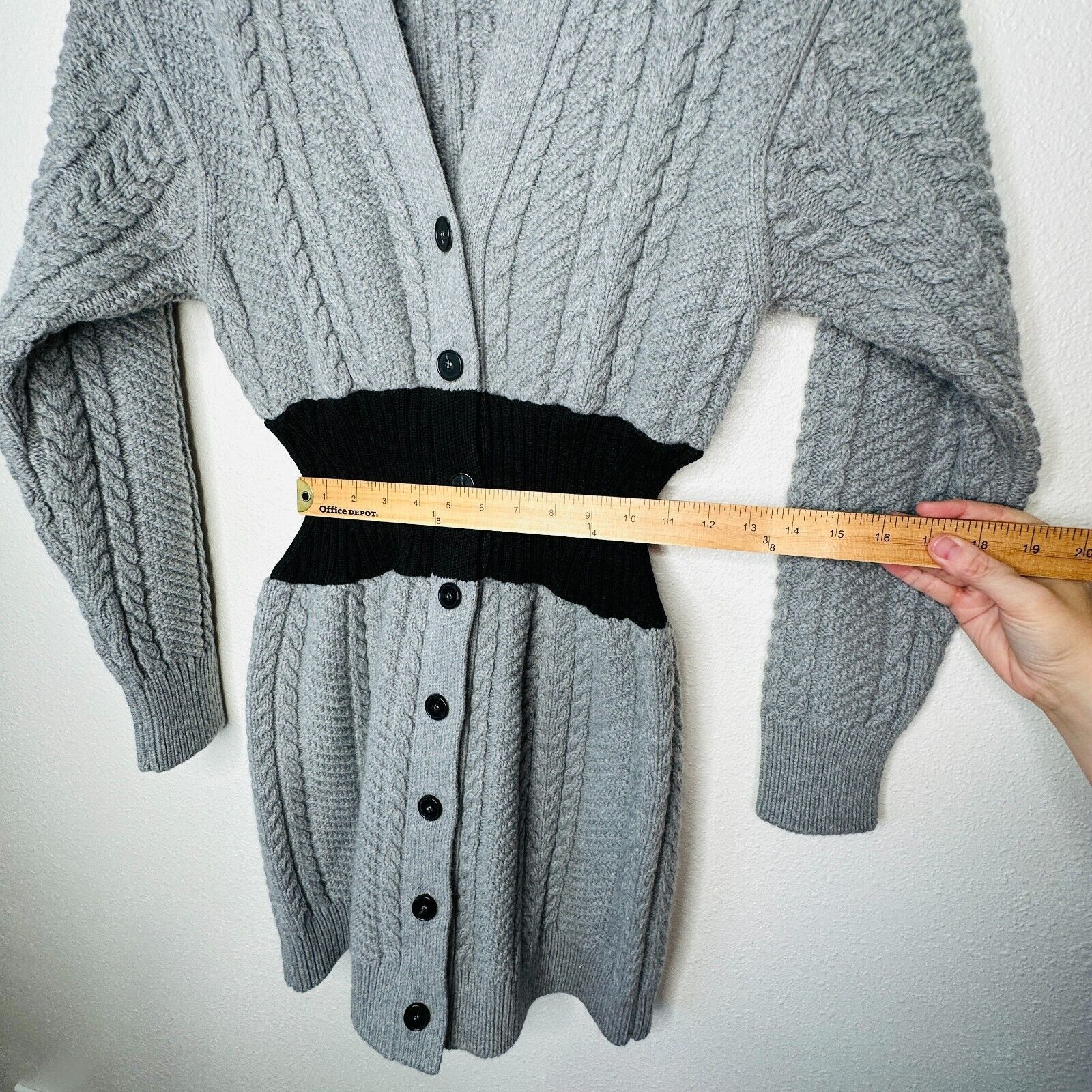 Alexander McQueen Alexander McQueen Gray Knit Black Waist VNeck Sweater Dress Size M / US 6-8 / IT 42-44 - 16 Thumbnail
