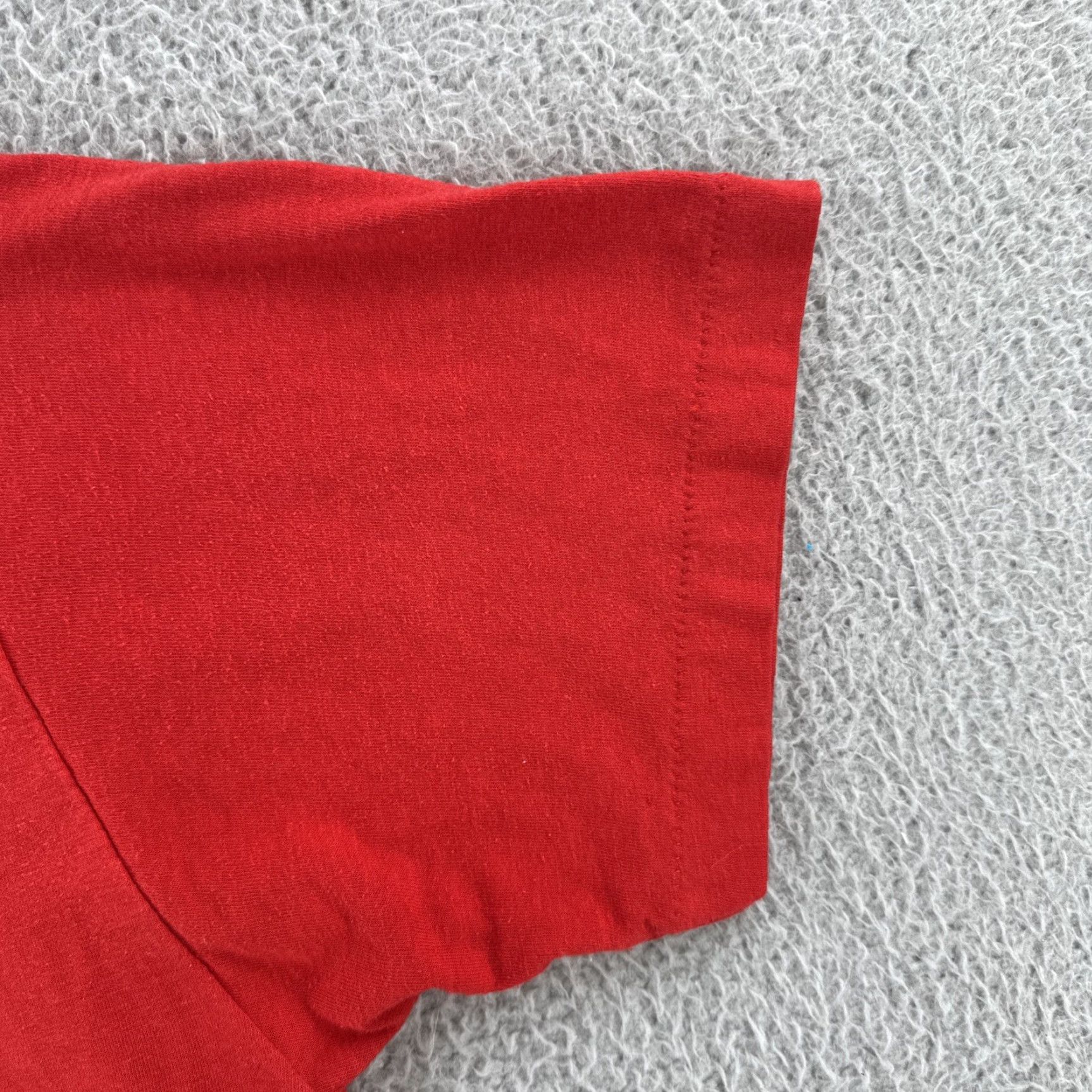 Vintage VINTAGE T Plus Mens L Red Short Sleeve Crew Neck Shirt USA 80s Single Stitch Womens? Size US L / EU 52-54 / 3 - 7 Thumbnail