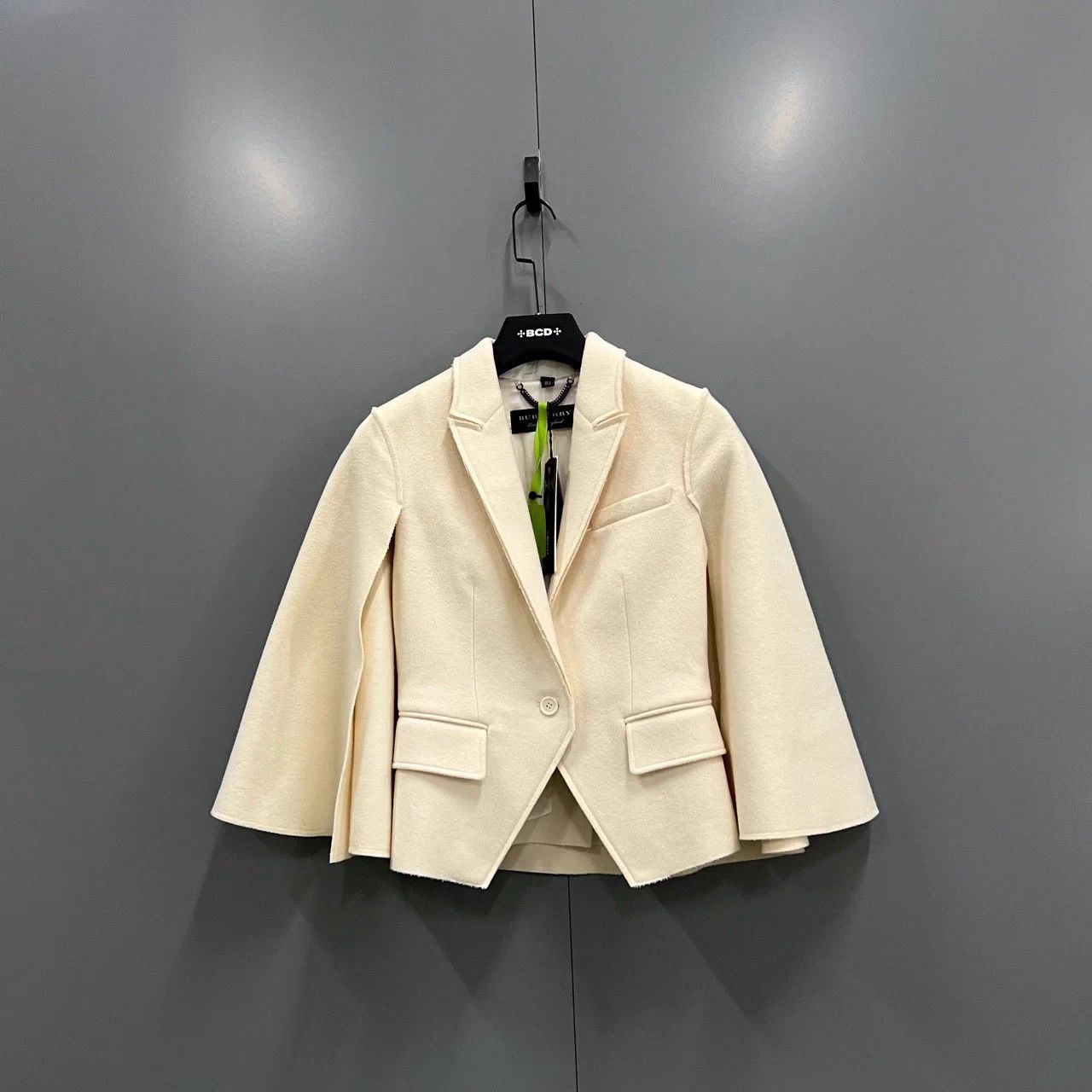 Burberry Burberry Beige 36 Cape 95 New Size XS / US 0-2 / IT 36-38 - 1 Thumbnail