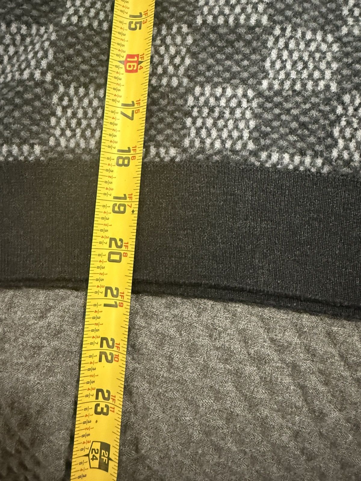 Louis Vuitton Damier Wool Crewneck Size US S / EU 44-46 / 1 - 10 Thumbnail