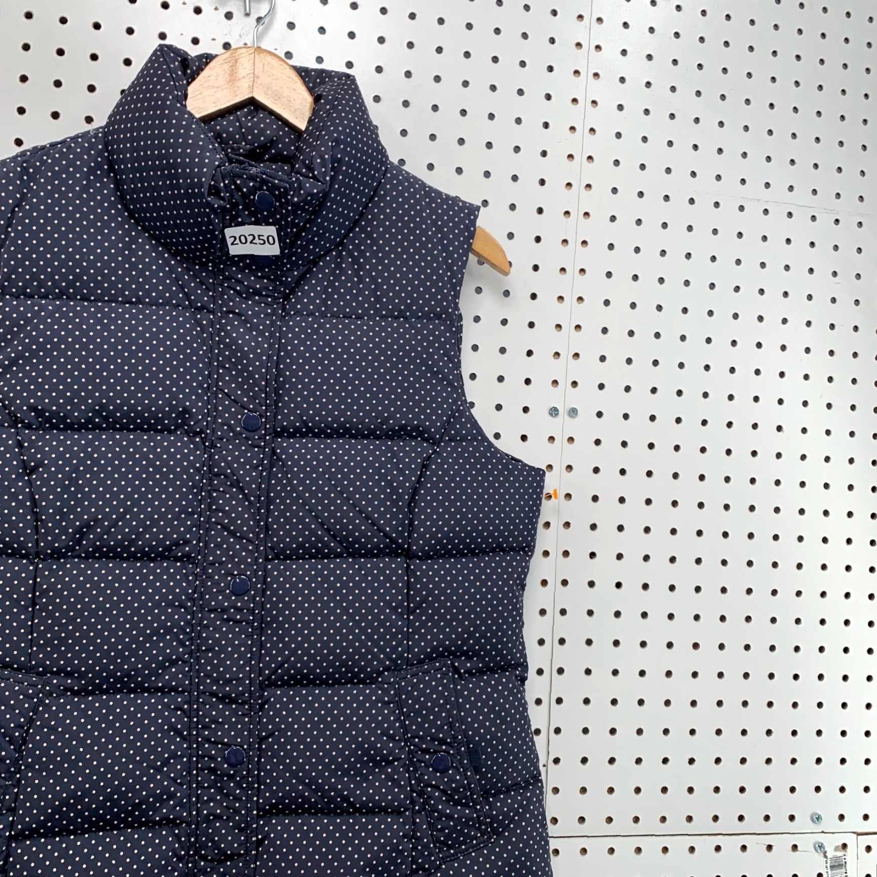 Vintage GH Bass Down Vest Womens M Polka Dot Sleeveless Puffer Jacket Medium Blue Vest Womens M Polka Dot Puffer Jacket Down Vest 20.5x25 Size M / US 6-8 / IT 42-44 - 4 Thumbnail