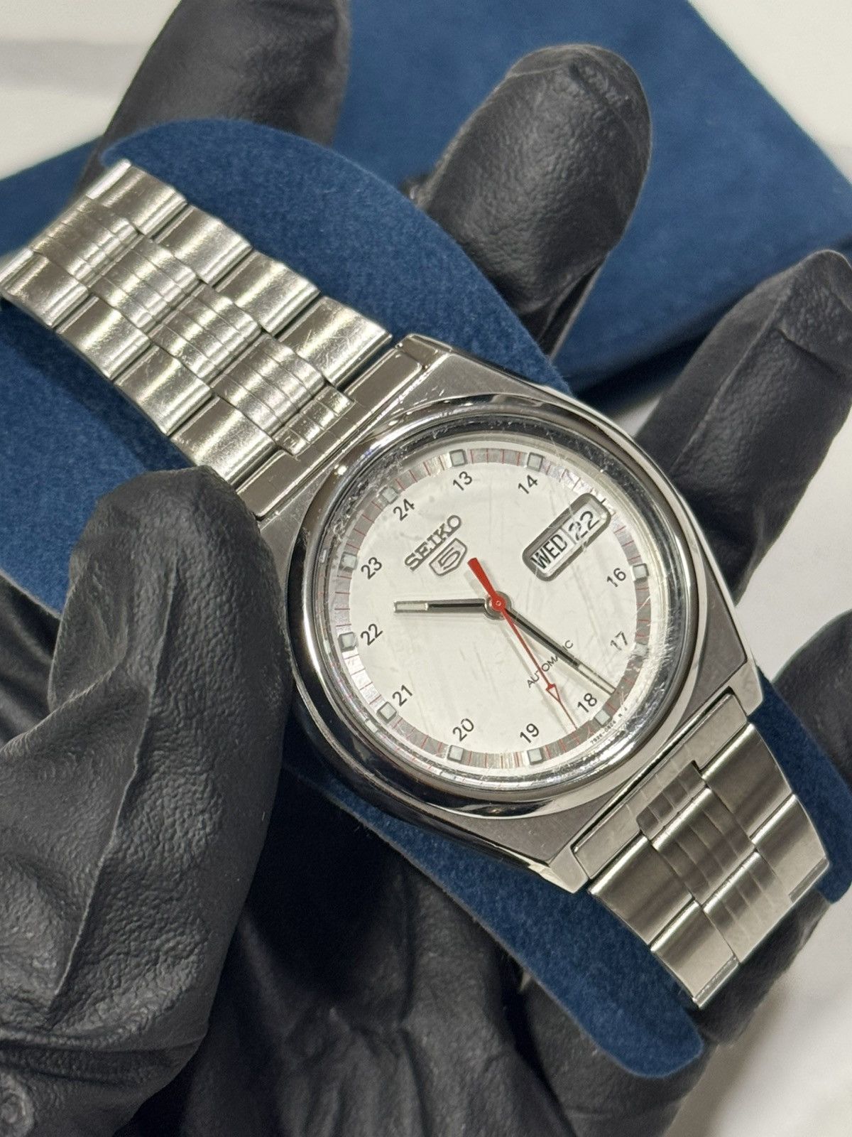 Seiko Vintage Seiko 5 7S26-8760 ‘Red Ticker’ Size 38 - 2 Thumbnail