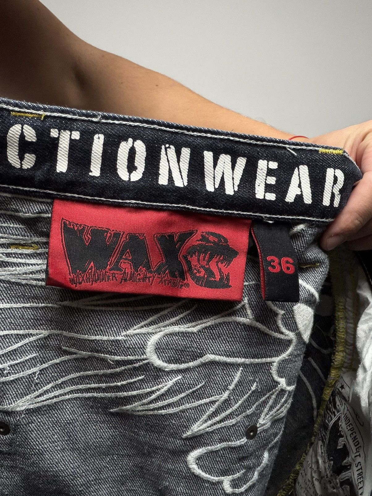 Vintage Wax Action Jeans La Famiglia Hammer PrintLogo Y2k Streetwear Size US 36 / EU 52 - 9 Thumbnail