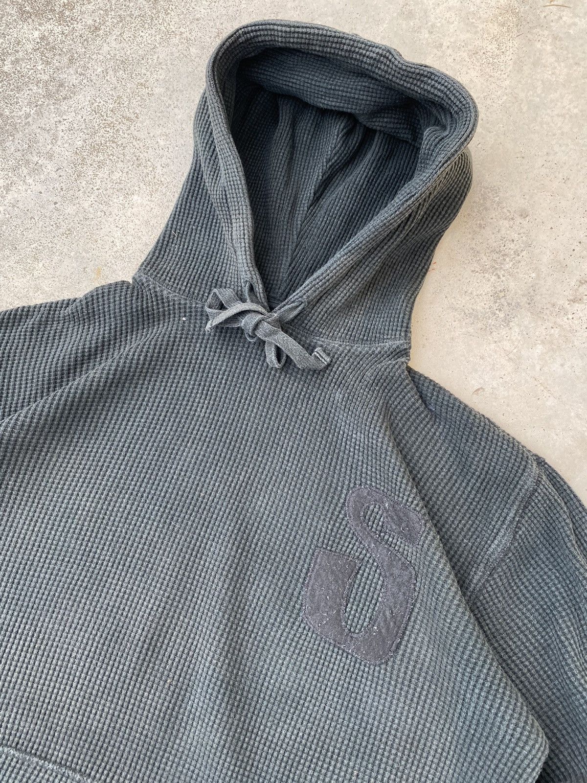 Stussy × Vintage Vintage 2000s Stussy S Logo Waffle Hoodie Size US XL / EU 56 / 4 - 2 Thumbnail