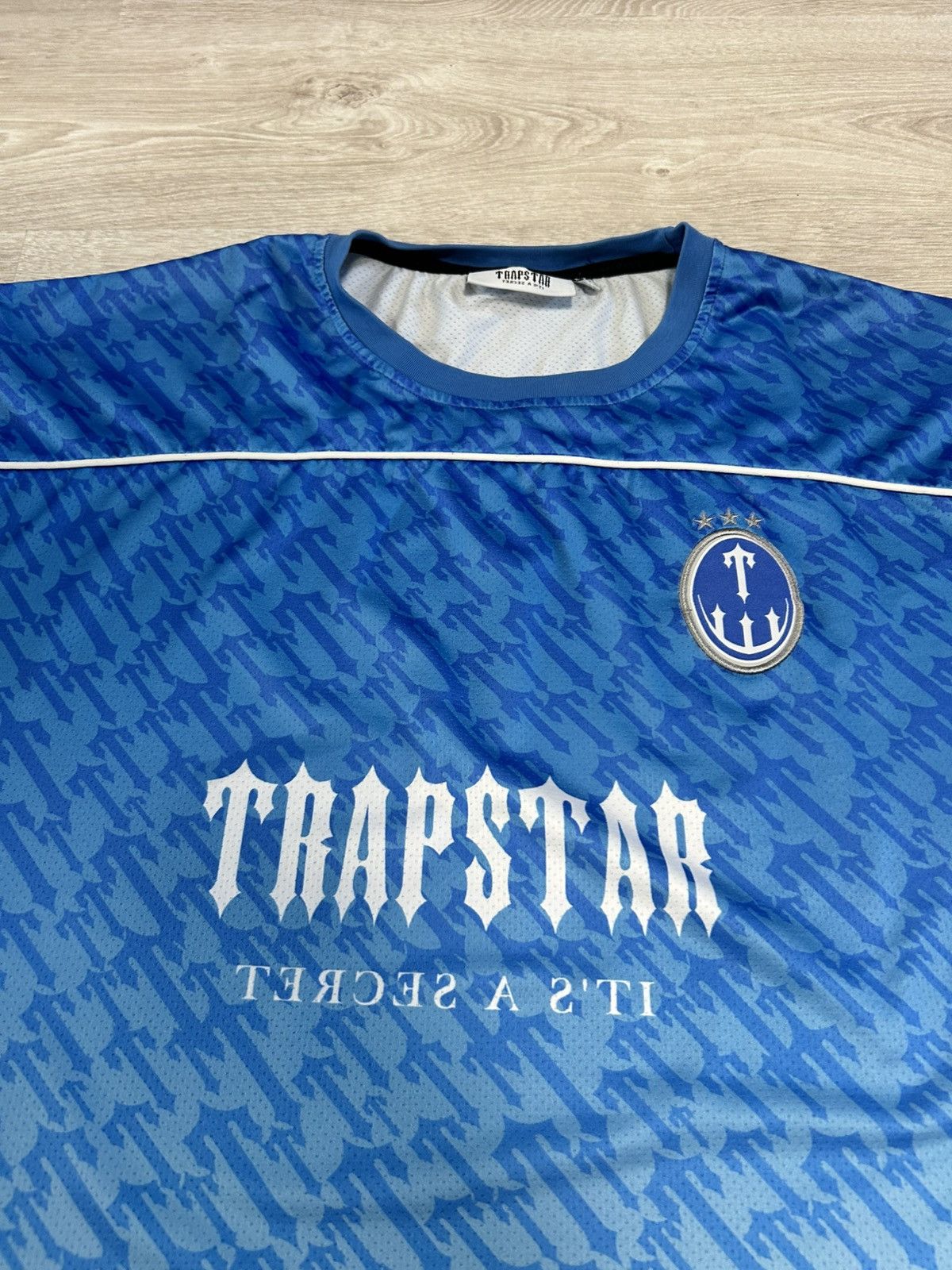 Trapstar London Trapstar London Jersey #22 big logo Size Large Y2K Size US L / EU 52-54 / 3 - 3 Thumbnail